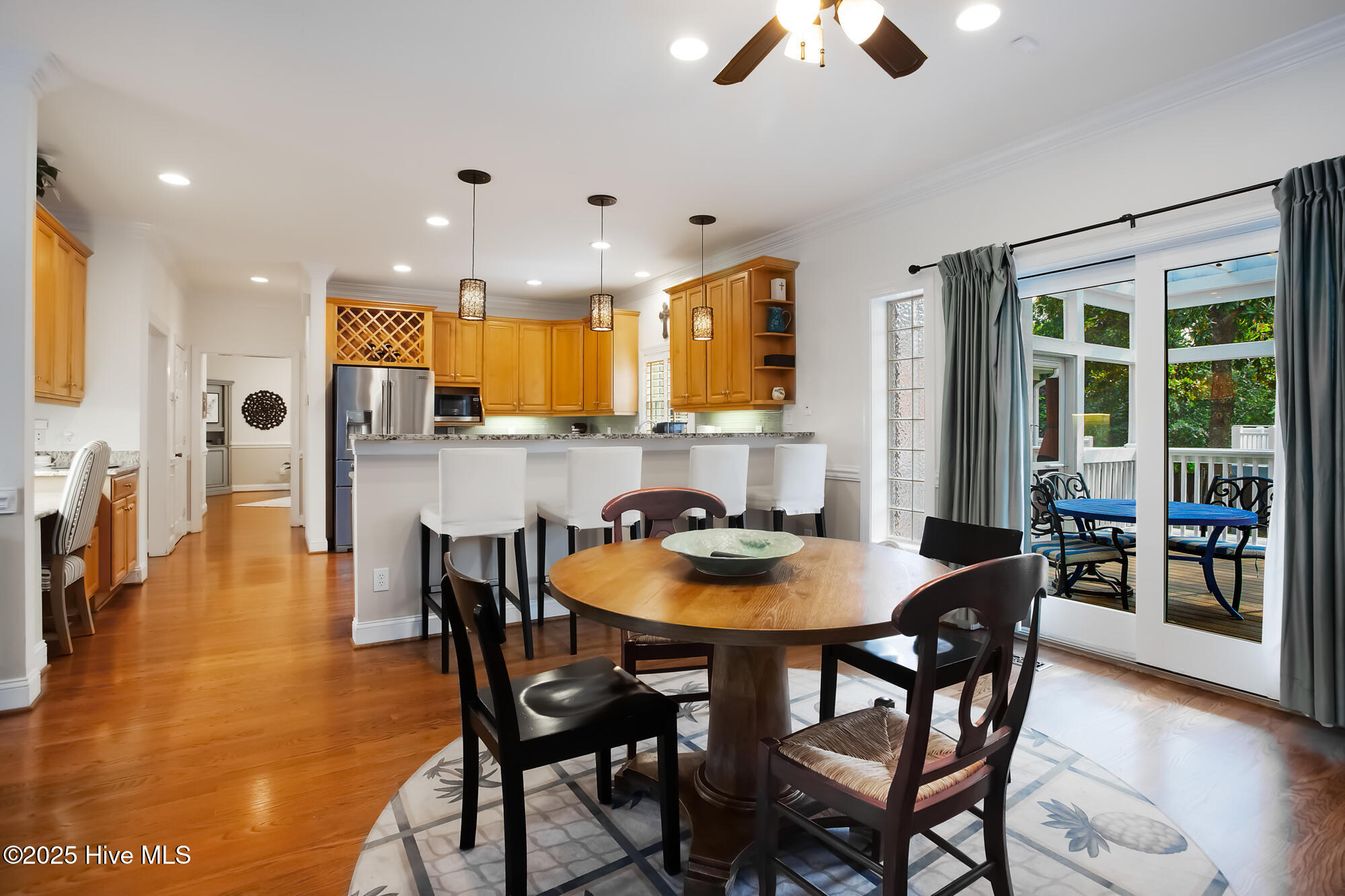 100532044 | Photo 27