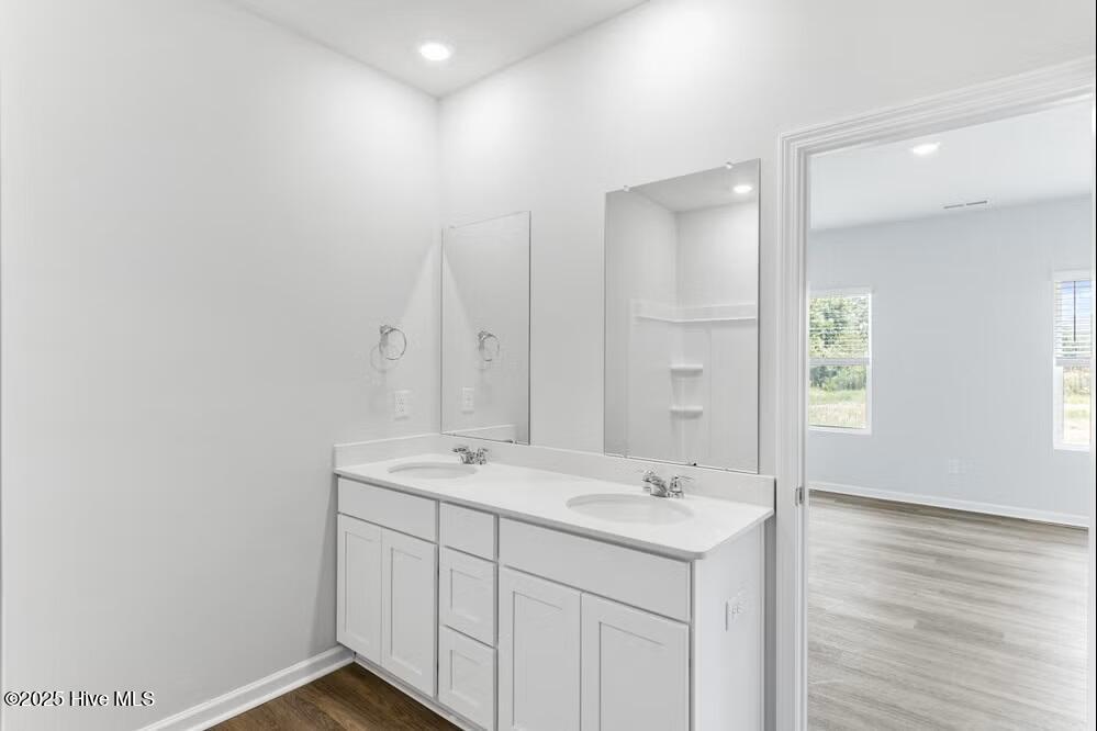 100528335 | Photo 12