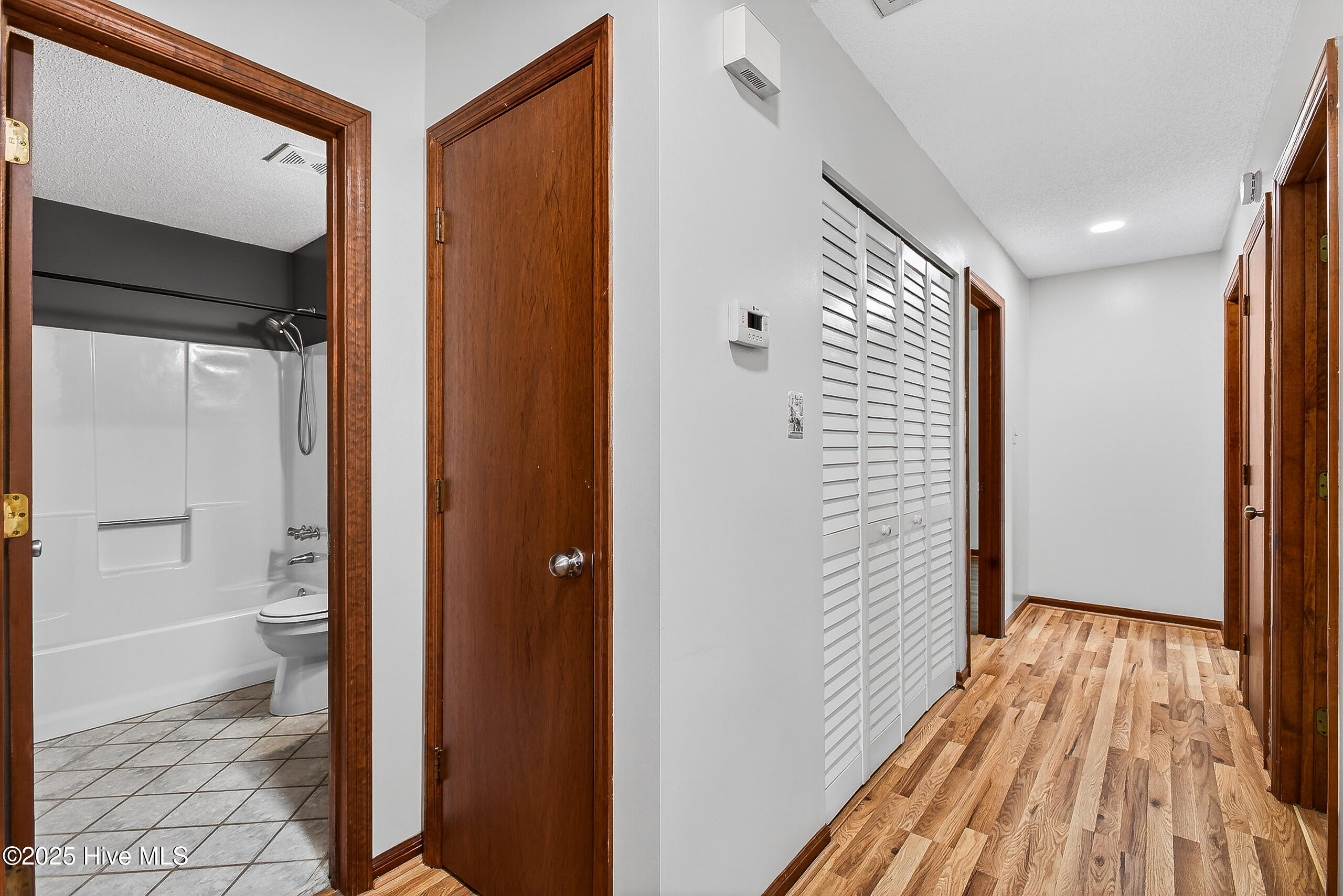 100545266 | Photo 24