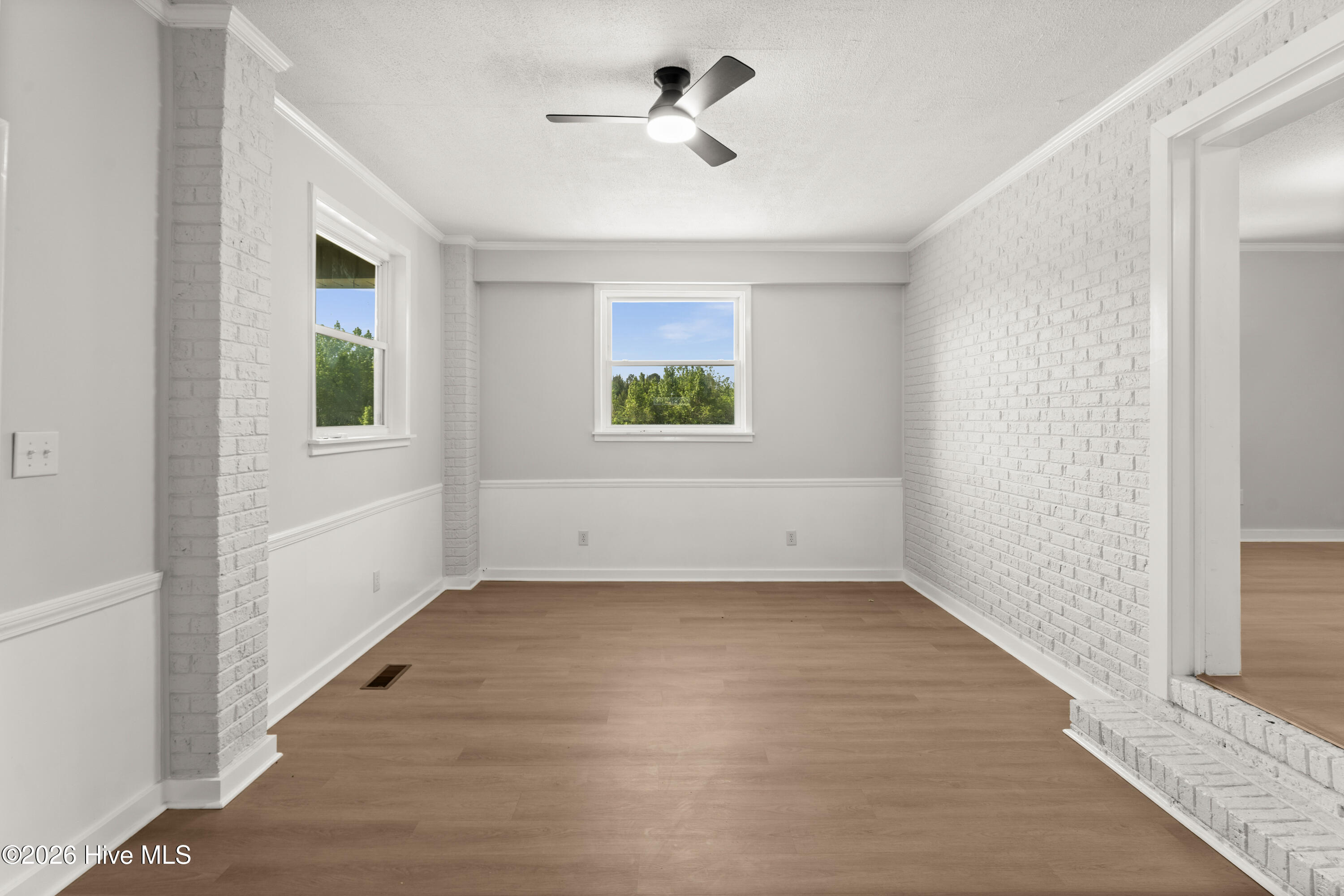 100569297 | Photo 17