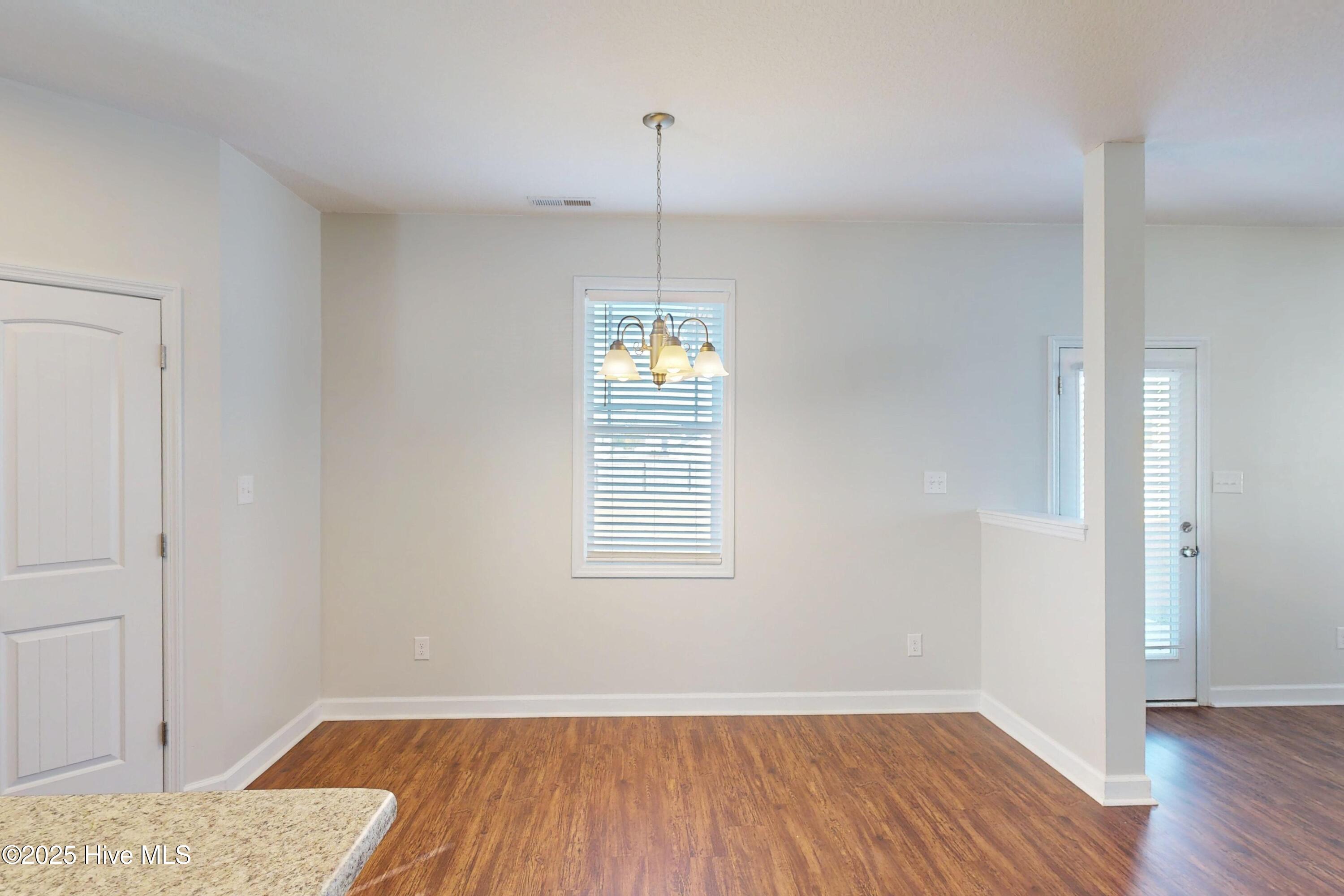 100545262 | Photo 20