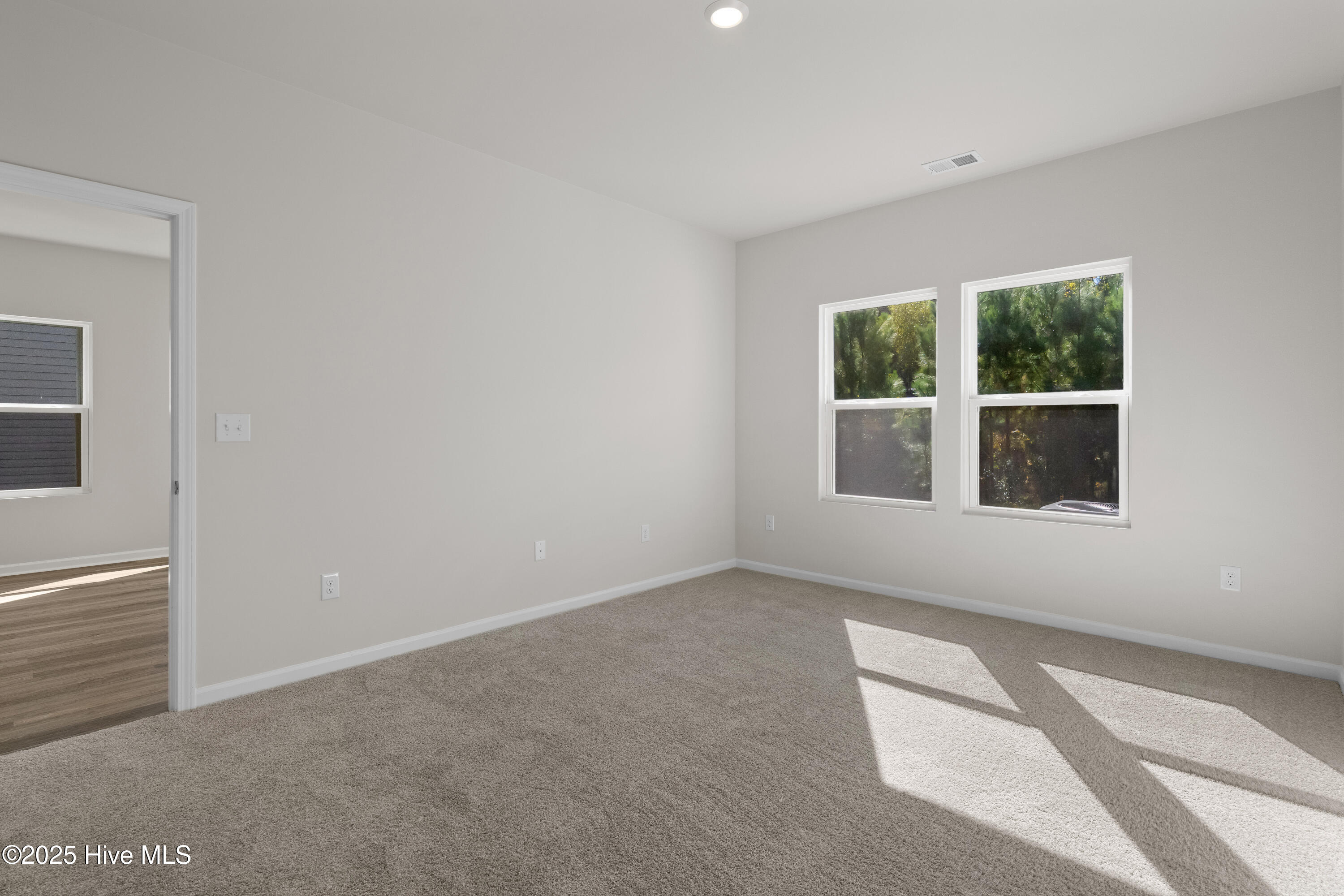 100536968 | Photo 20