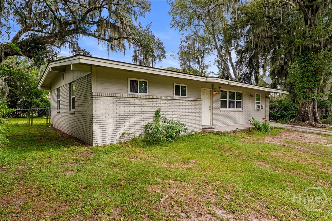 Photo 3 of Single family home for sale at 410 Delores Dr, Savannah, GA 31406 | MLS# SA365200 | Listing updated on 2026-10-07