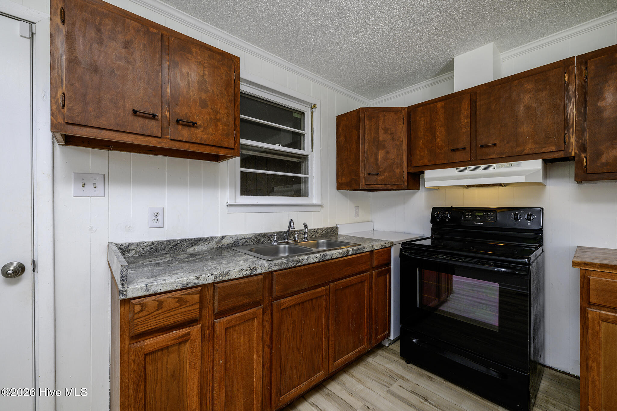 100567518 | Photo 11