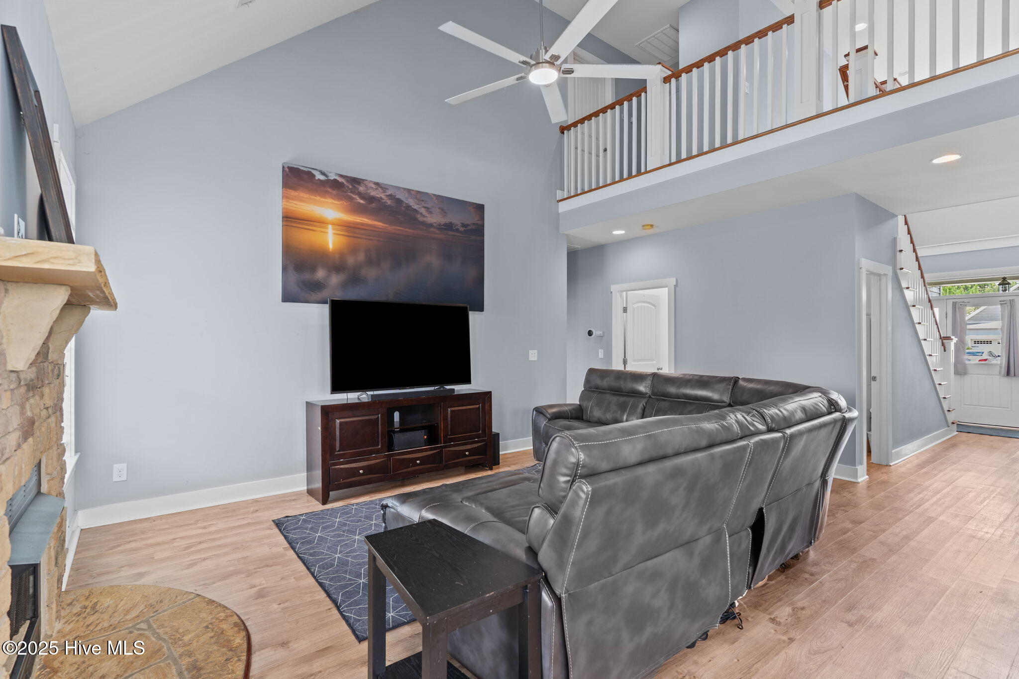 100550078 | Photo 33