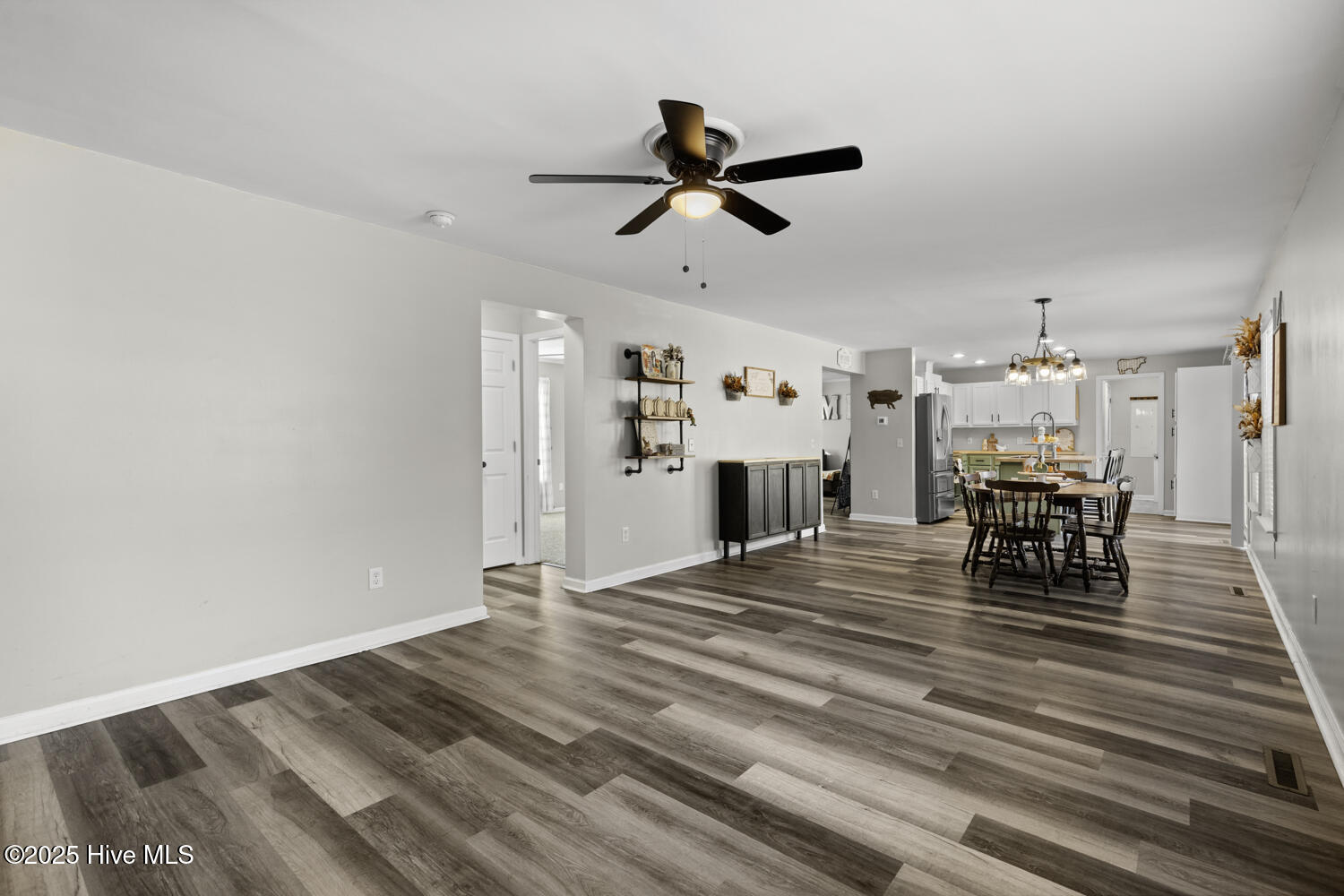 100545745 | Photo 15