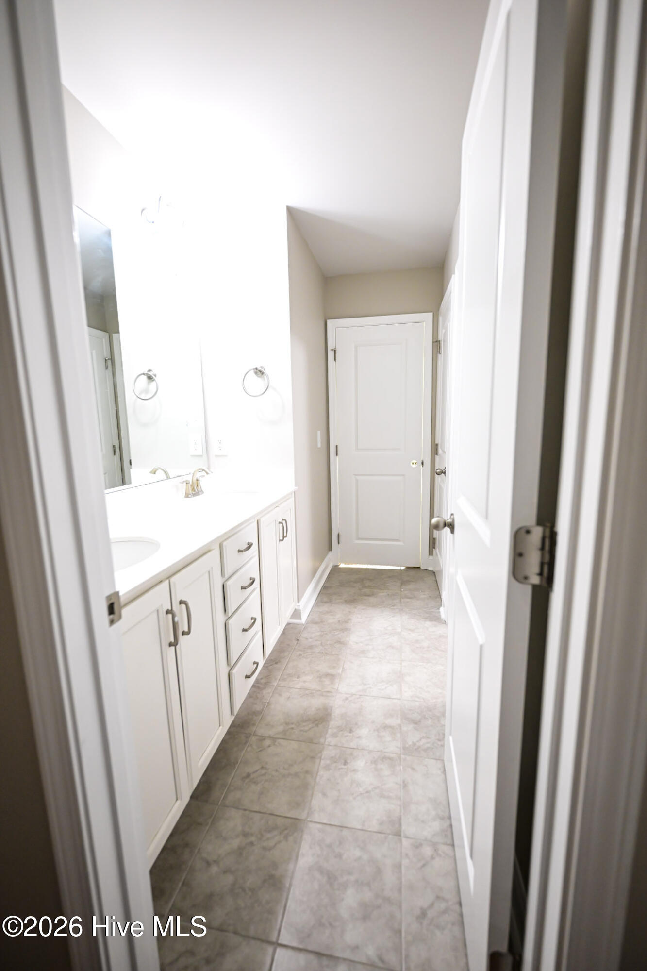 100570213 | Photo 27