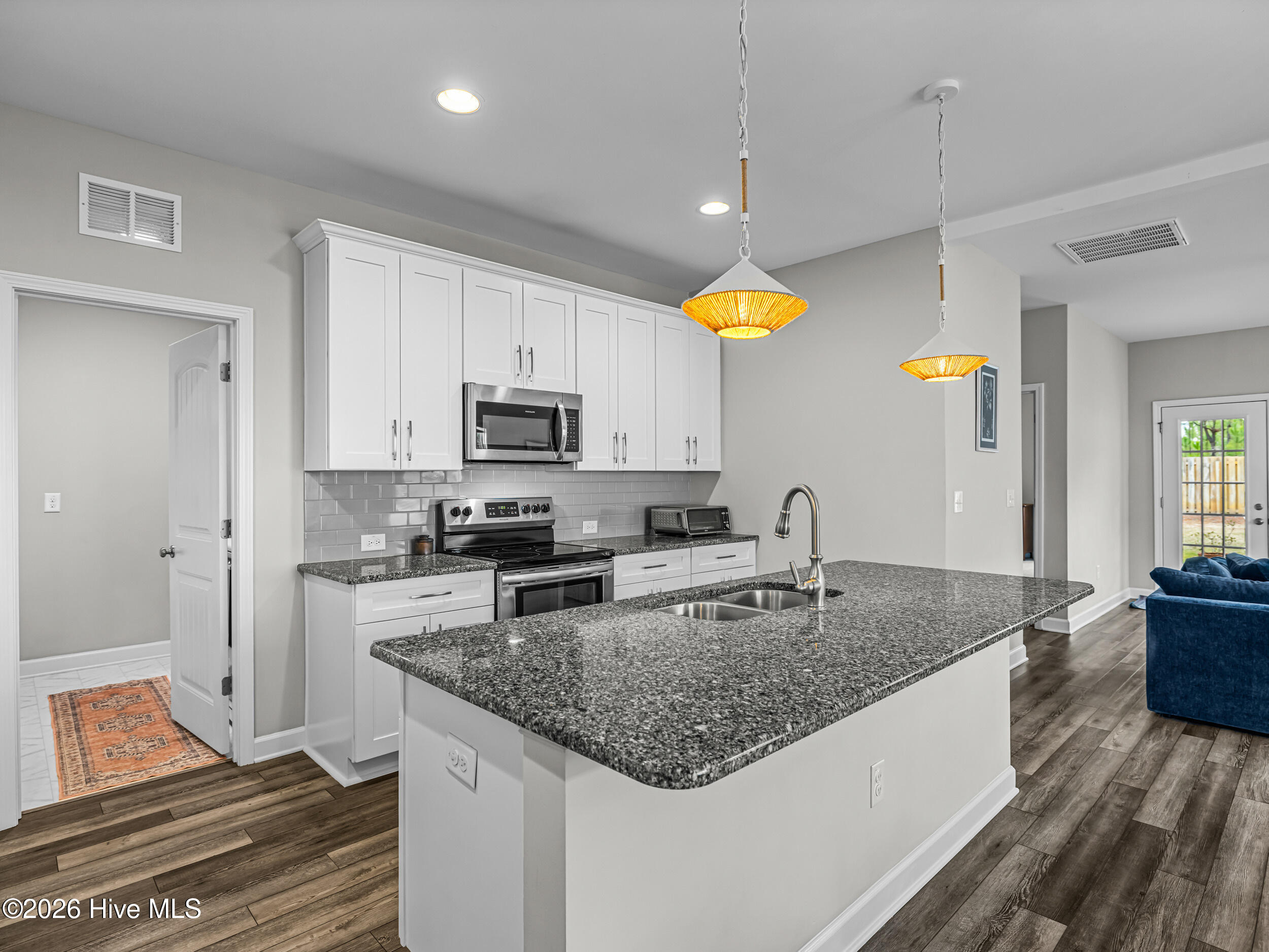 100558096 | Photo 14