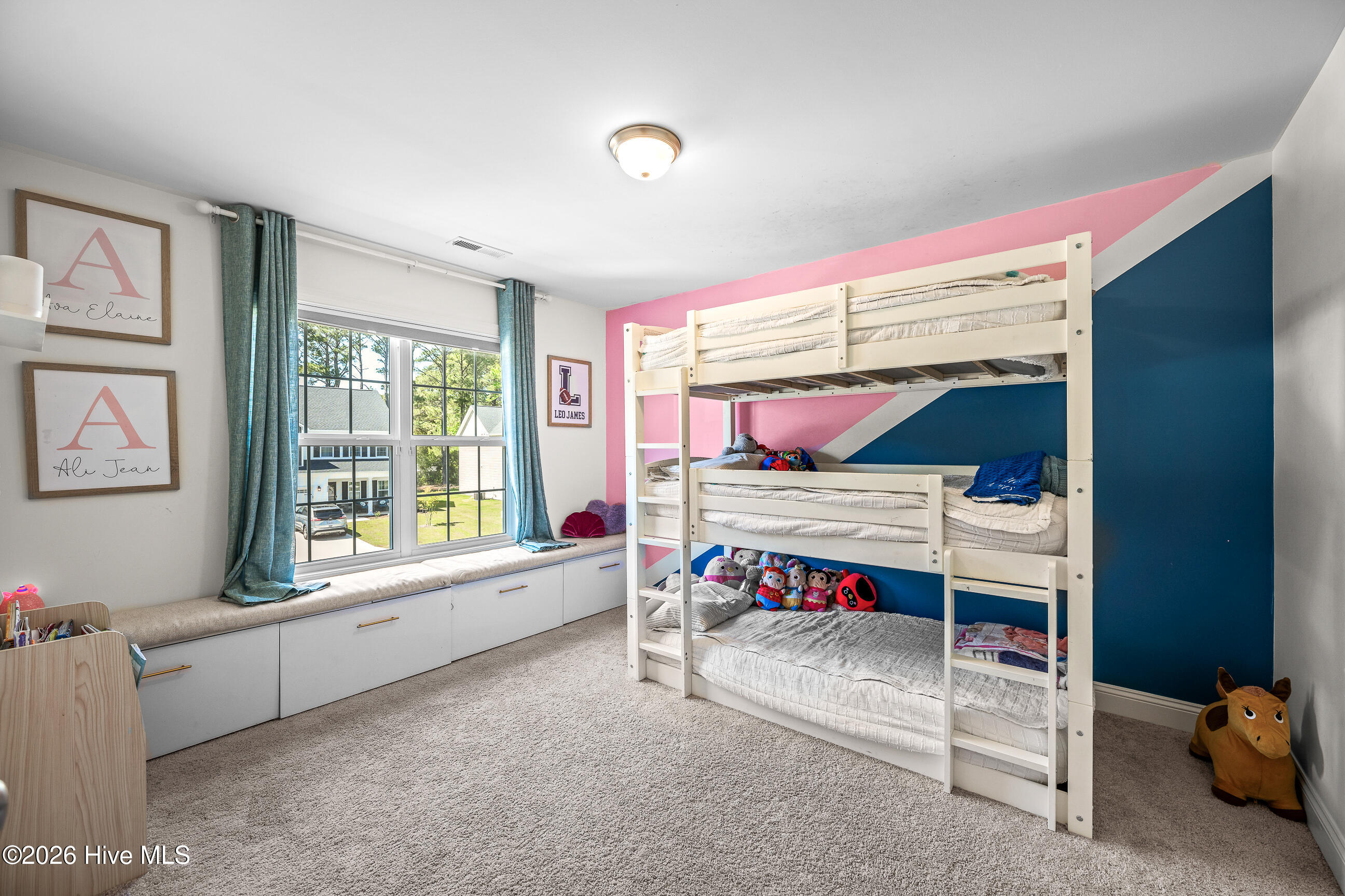 100567296 | Photo 32