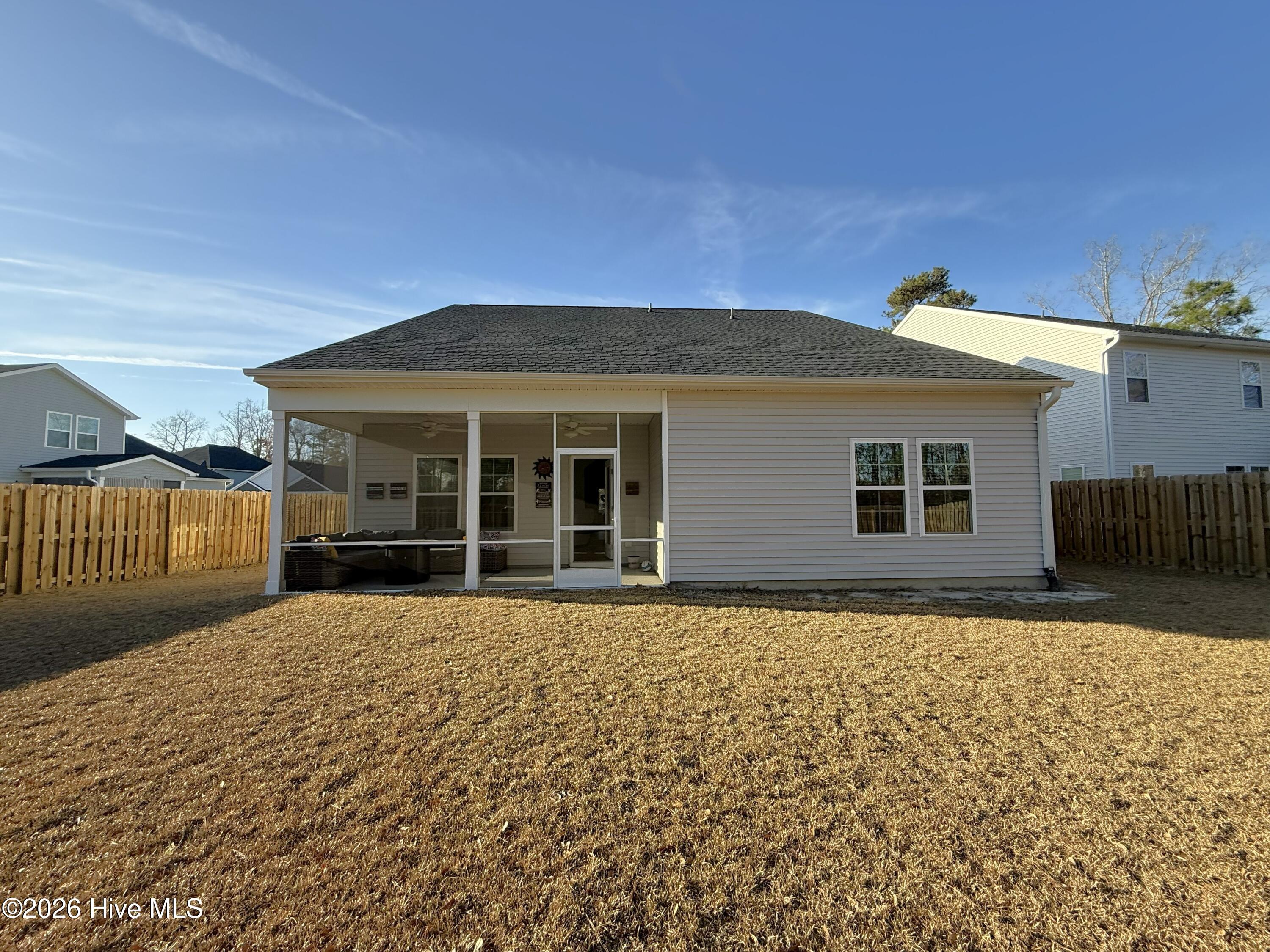 100558248 | Photo 23