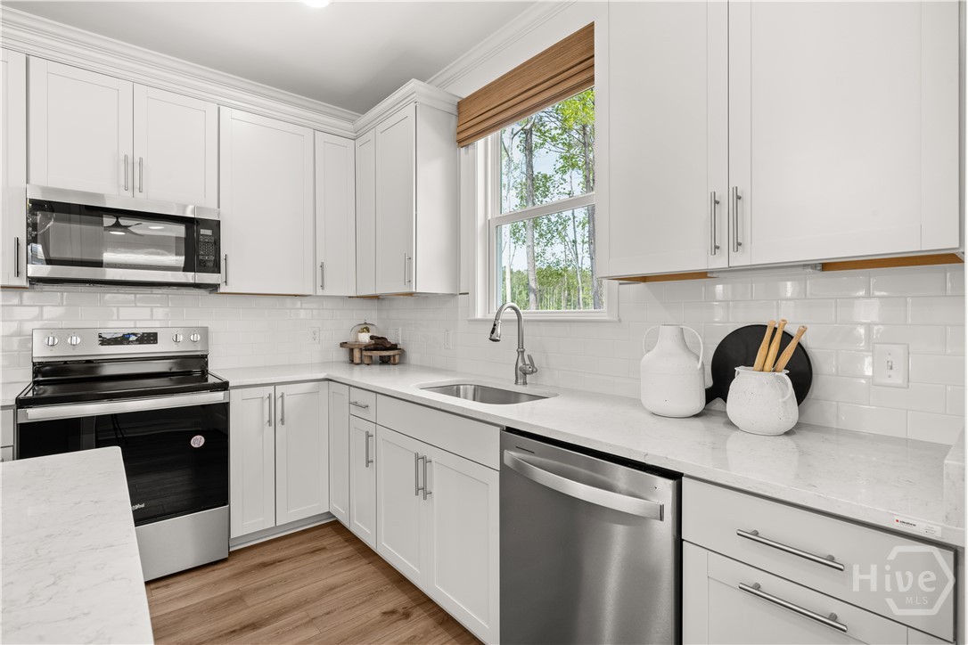Pictures, photographs, colors, features, and sizes are for illustration purposes only and will vary from the homes as built.