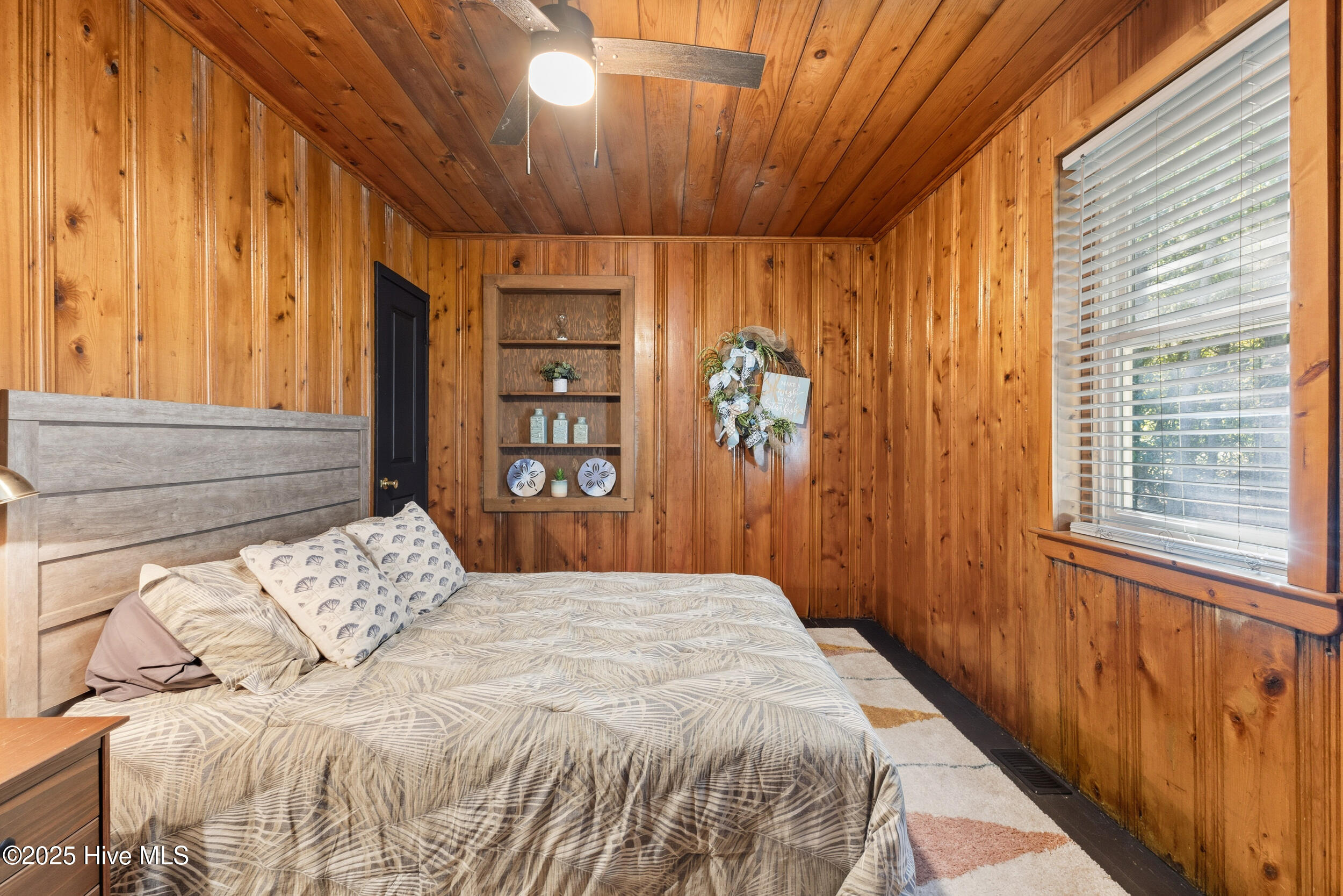 100535191 | Photo 16