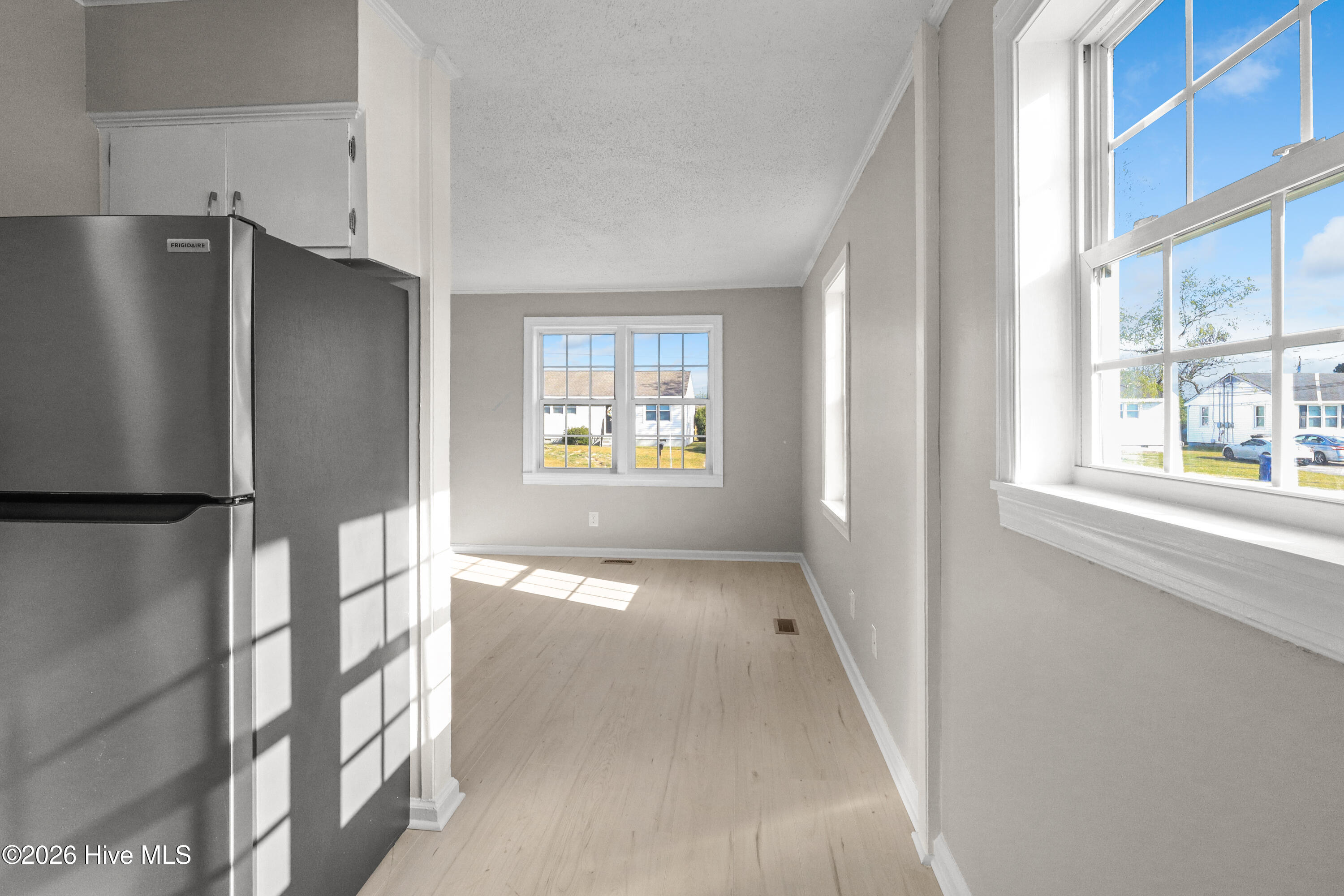 100563835 | Photo 30