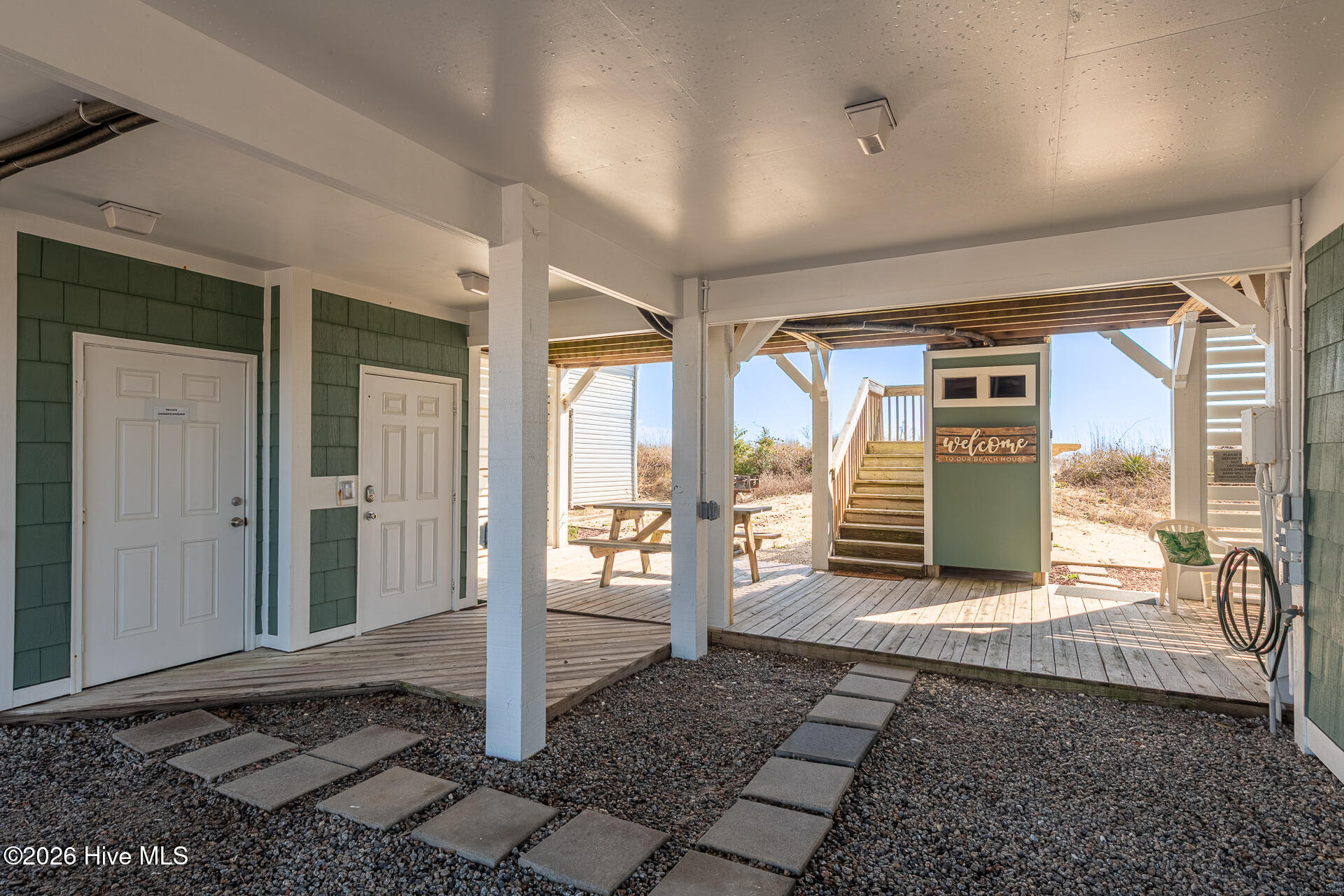 100558758 | Photo 51