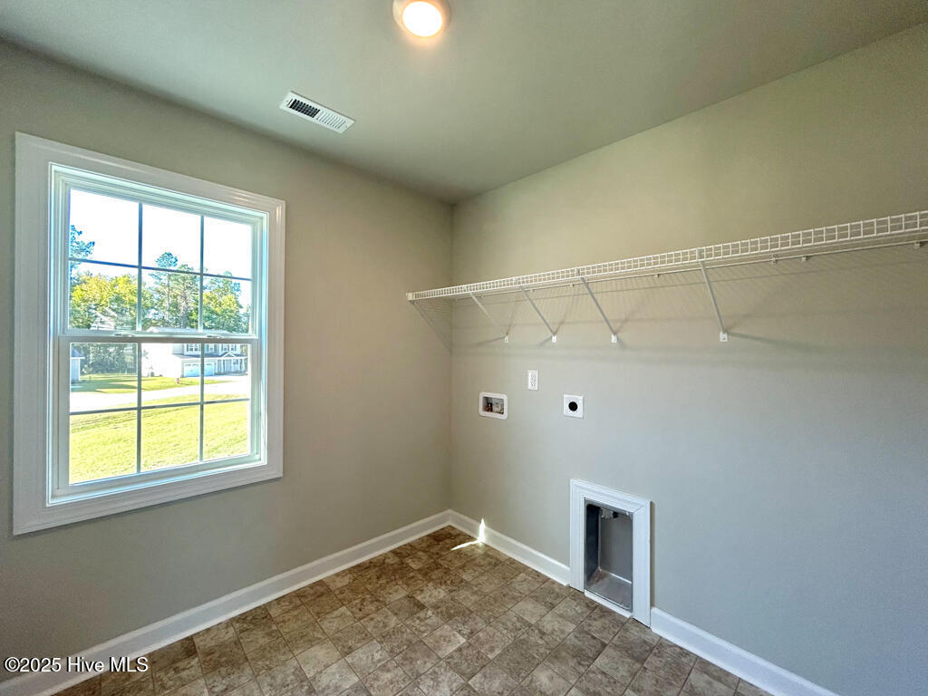 100522235 | Photo 32