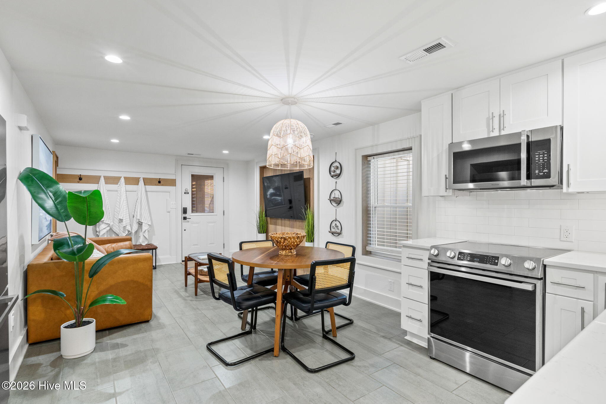 100565975 | Photo 24