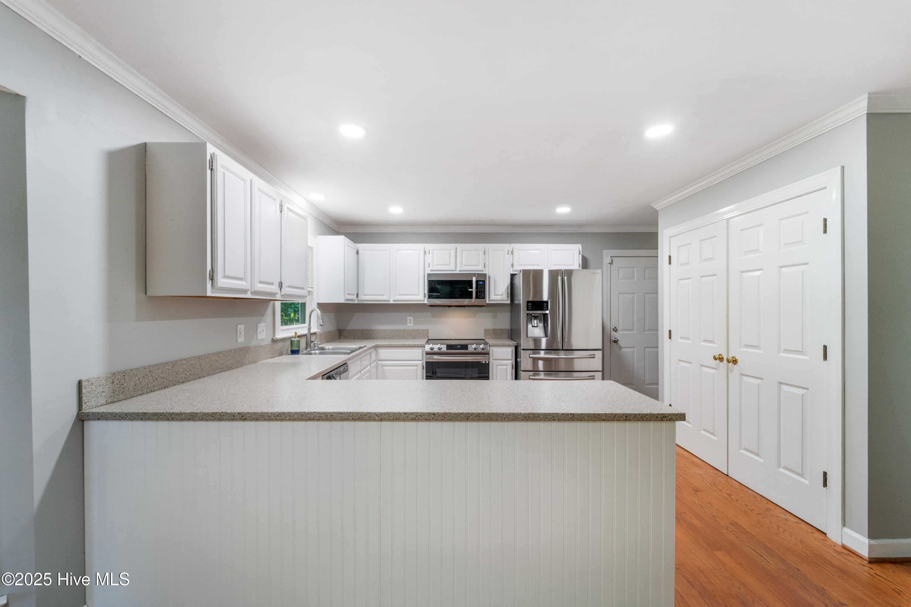 100527968 | Photo 58