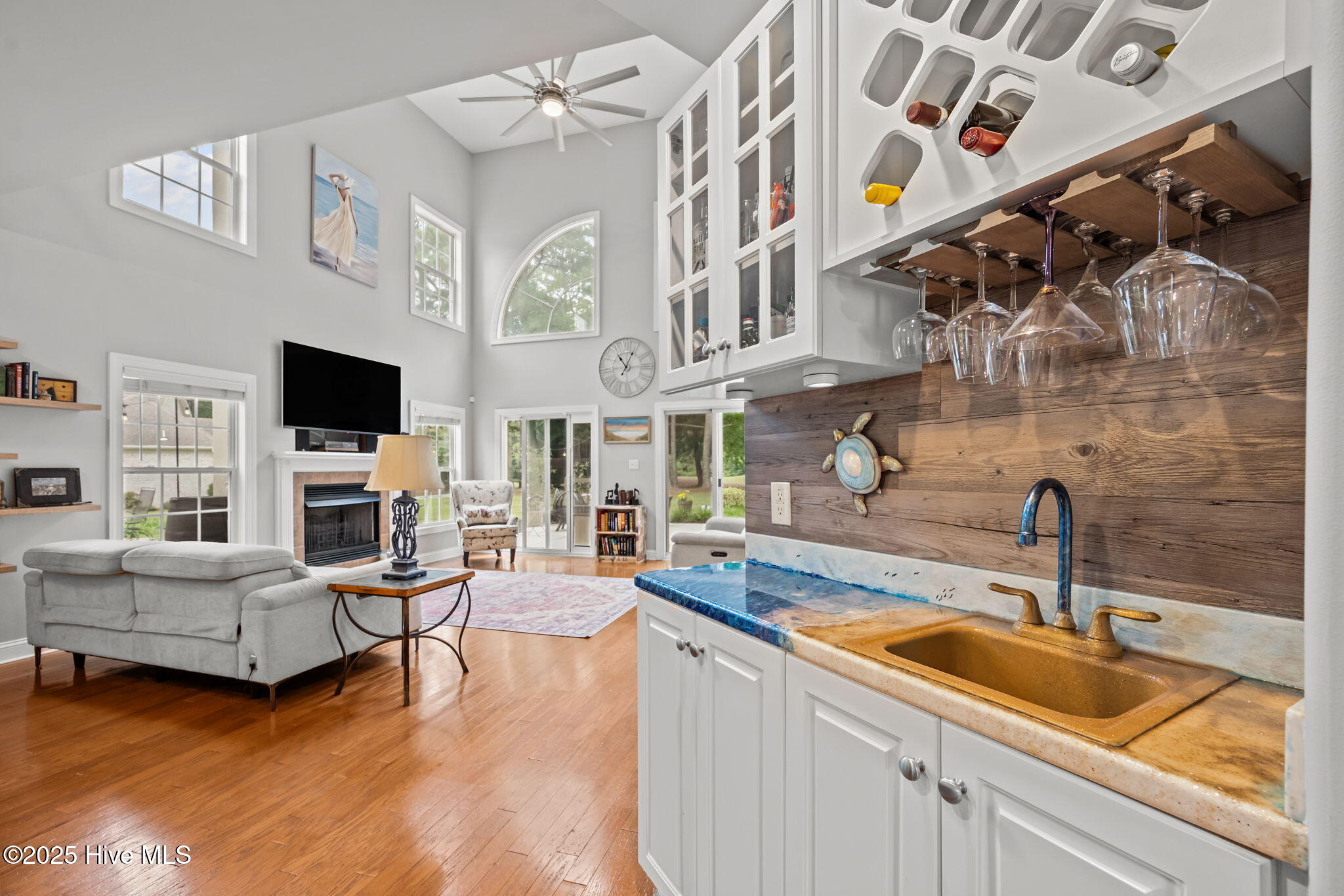 100524687 | Photo 11