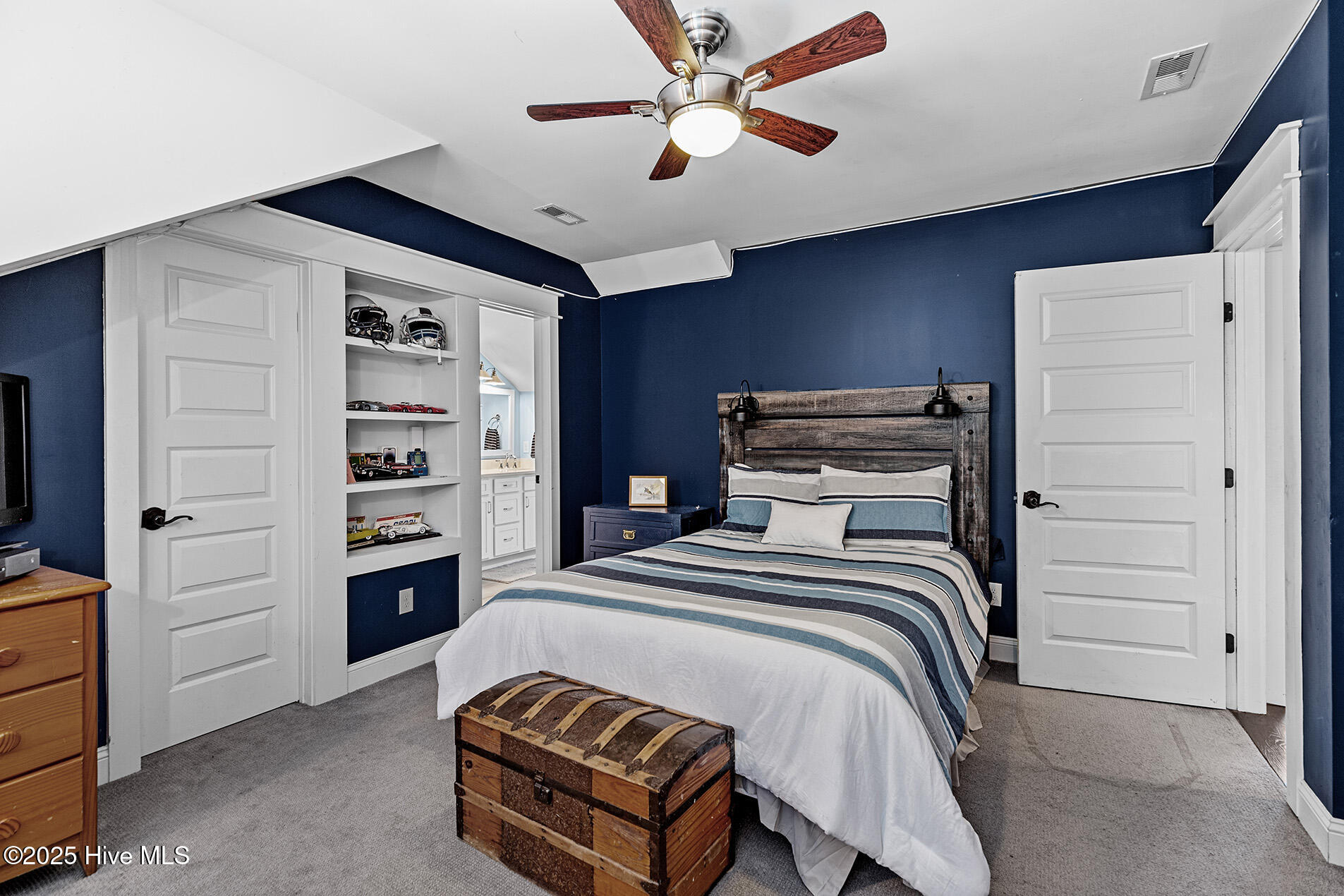 100541349 | Photo 51