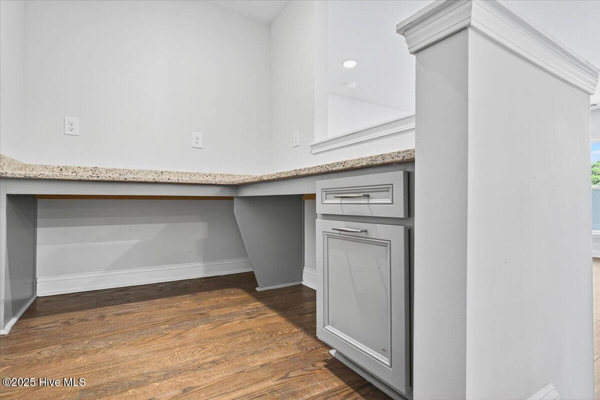 100532421 | Photo 37