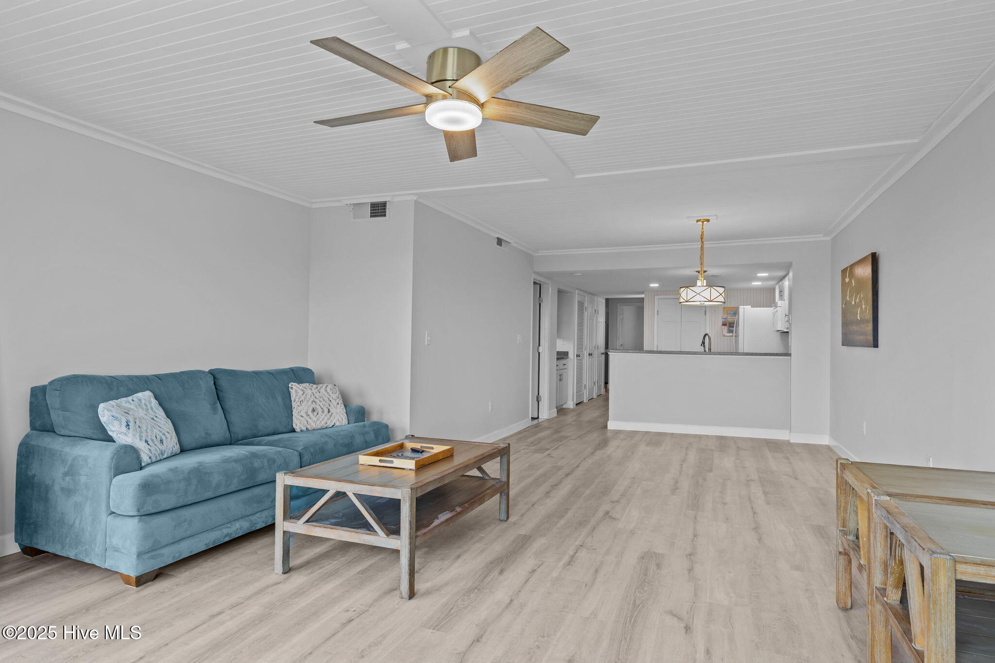 100518797 | Photo 24