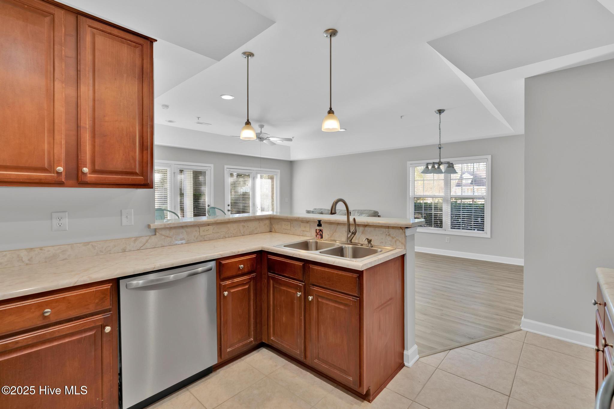 100545876 | Photo 17