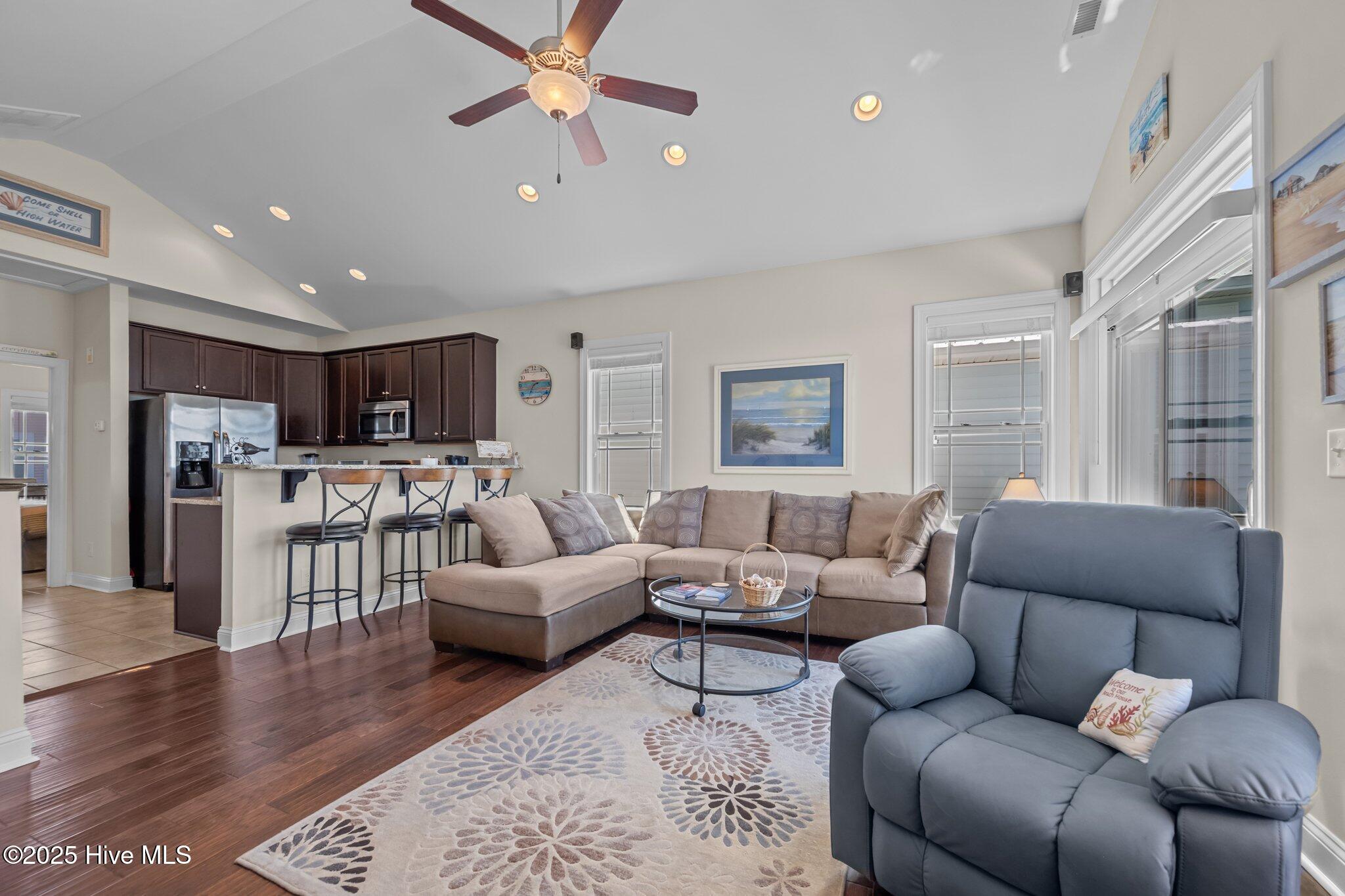 100515598 | Photo 11