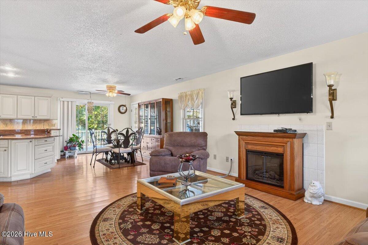 100549937 | Photo 13