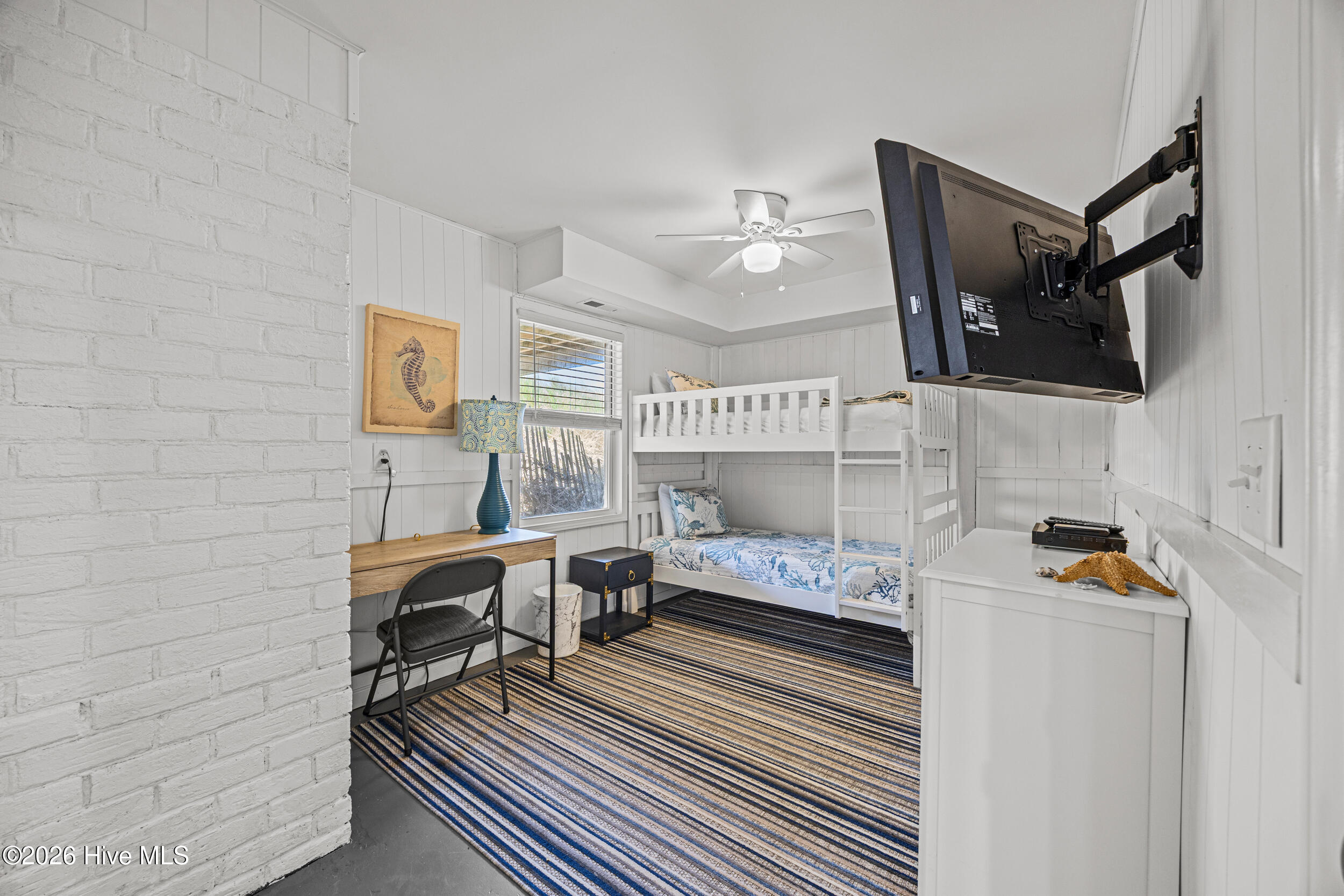 100568545 | Photo 44