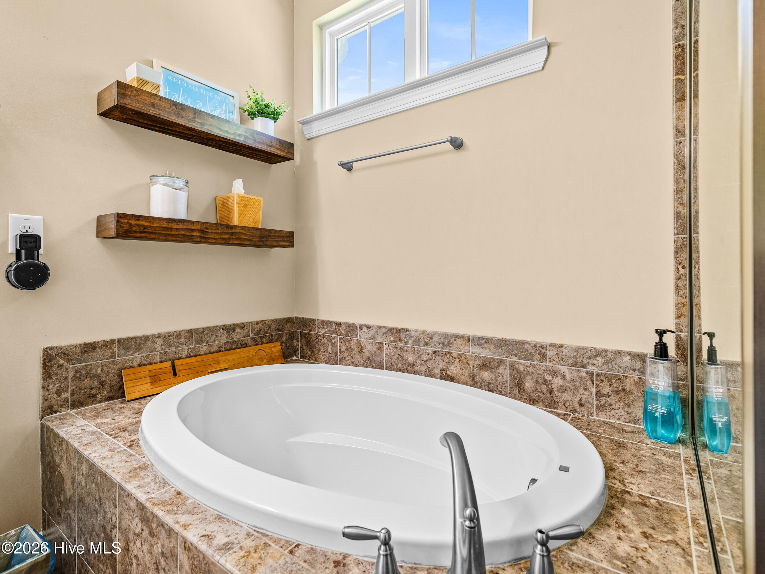 100562428 | Photo 40