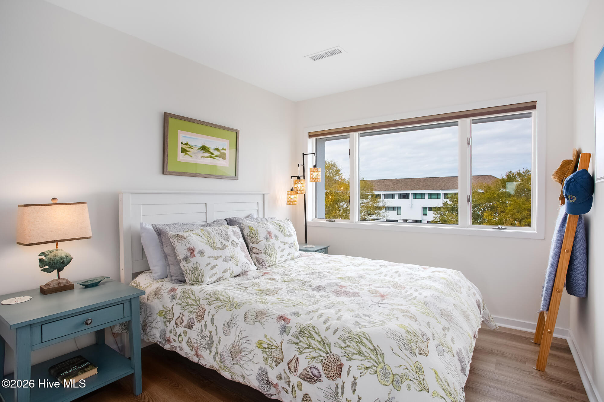 100564405 | Photo 22