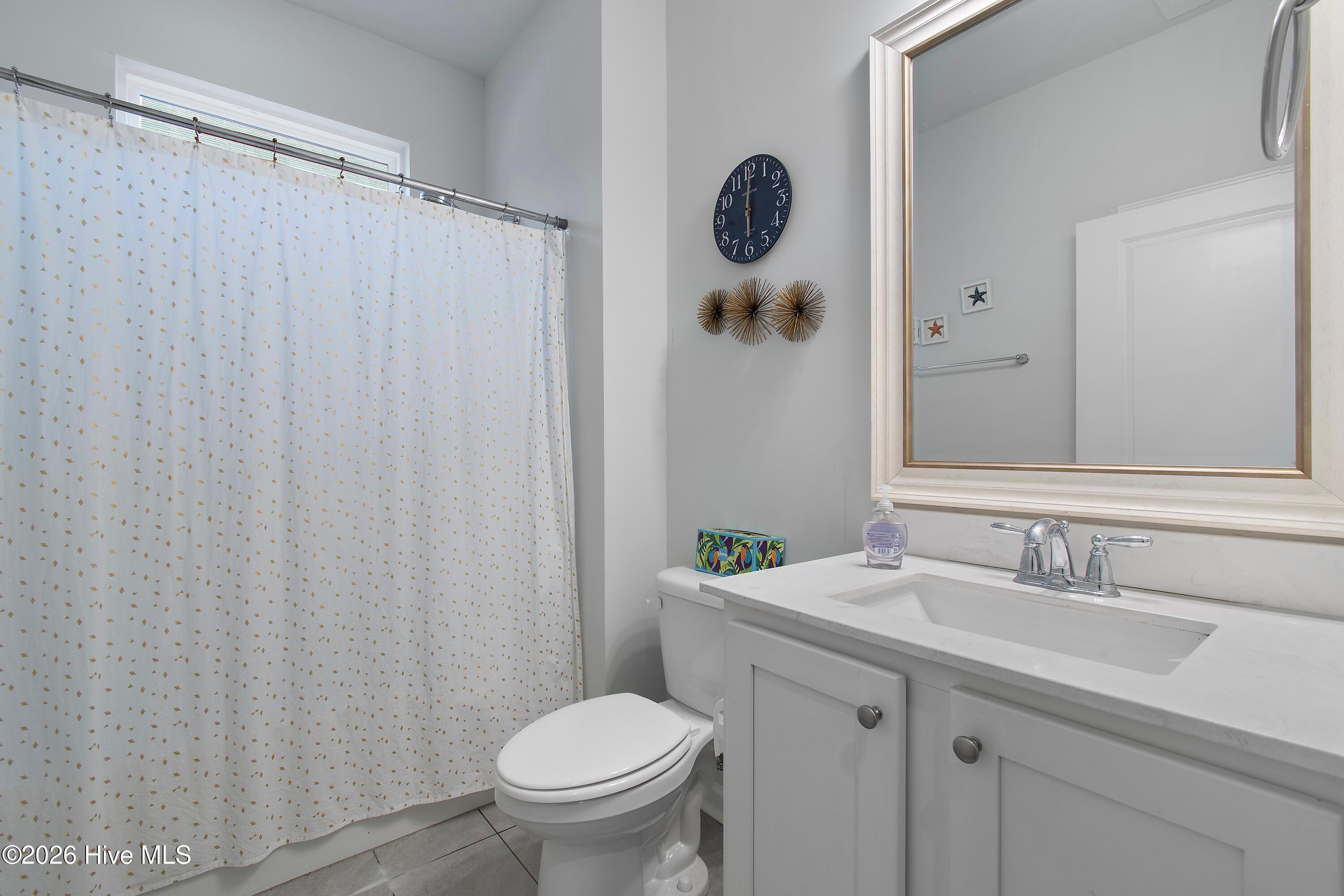 100560000 | Photo 14