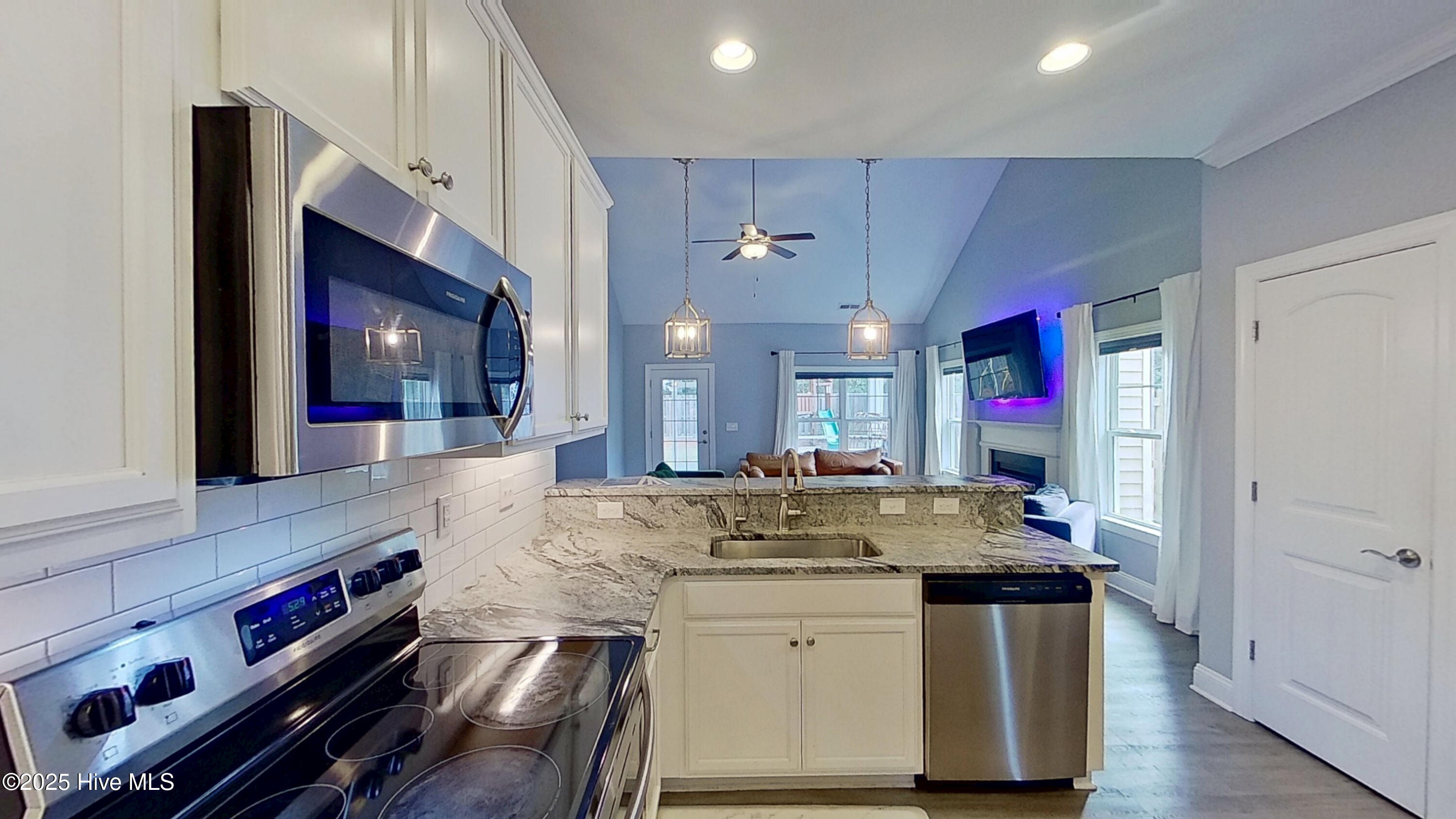 100544471 | Photo 11