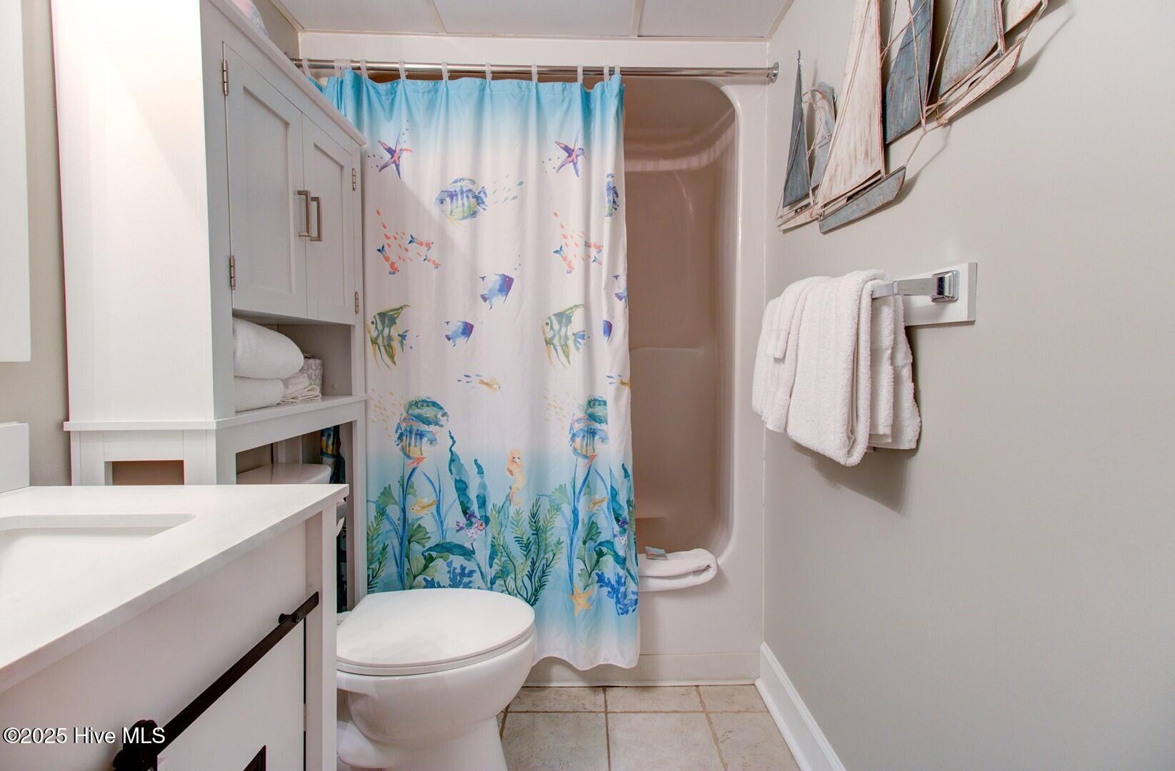 100518070 | Photo 18