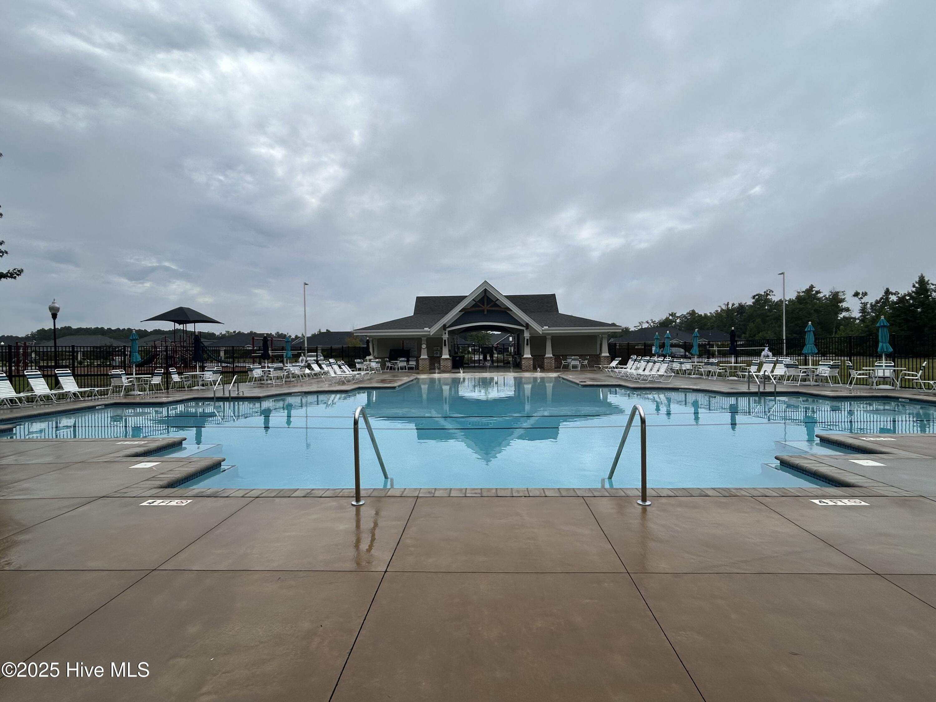 100561165 | Photo 33