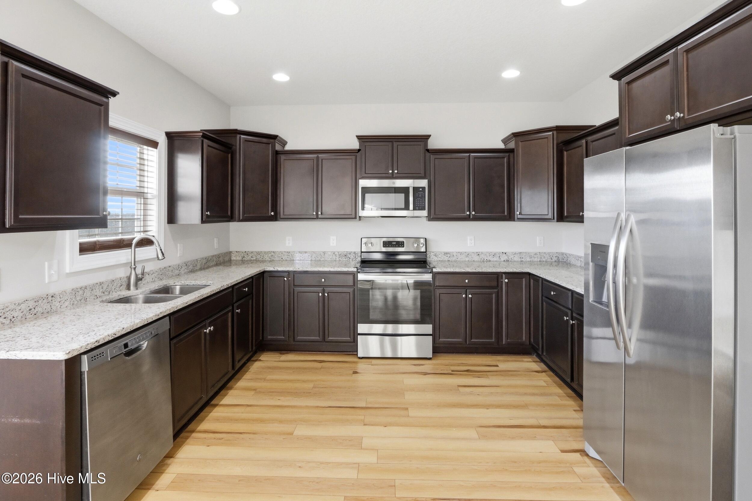 100569035 | Photo 12