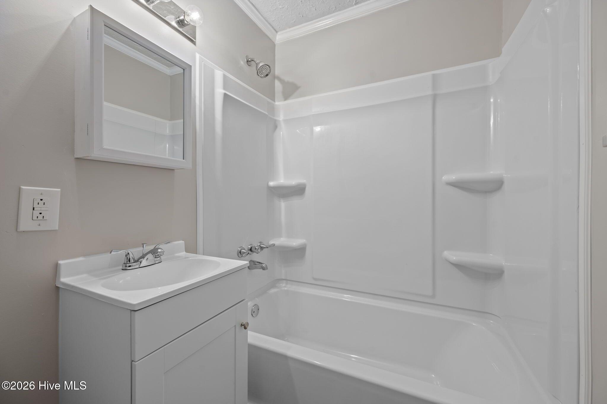 100562328 | Photo 35