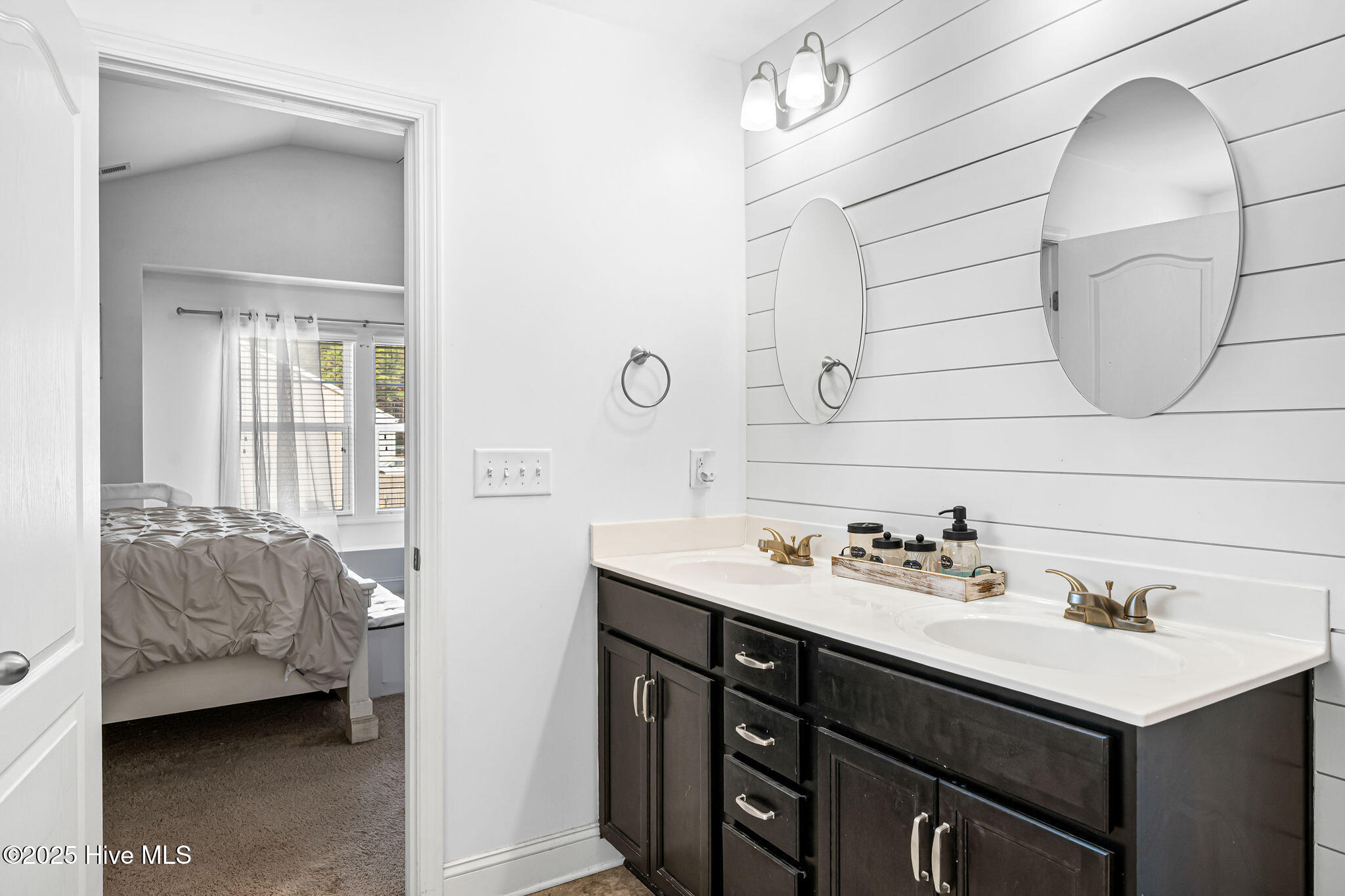 100546826 | Photo 16