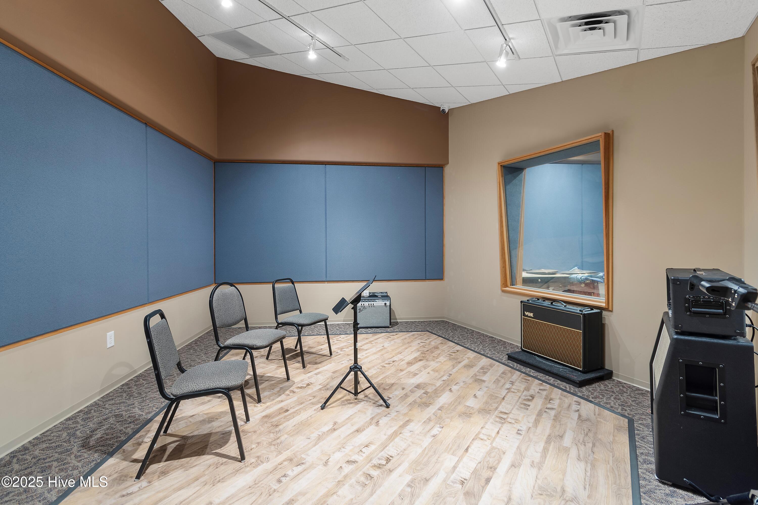 100491717 | Photo 56