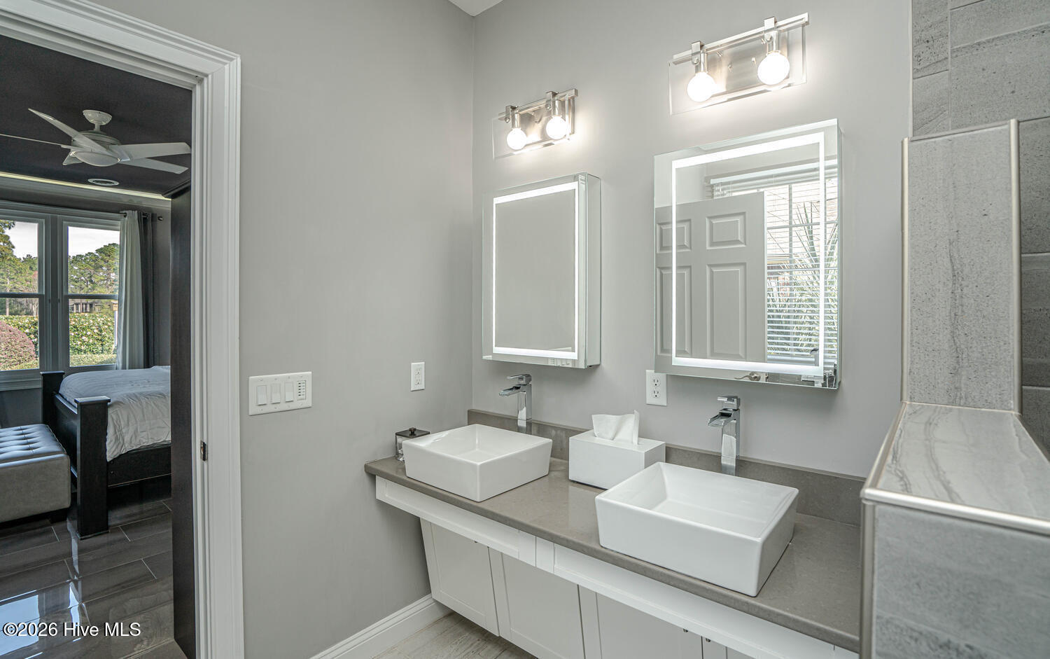 100561911 | Photo 32