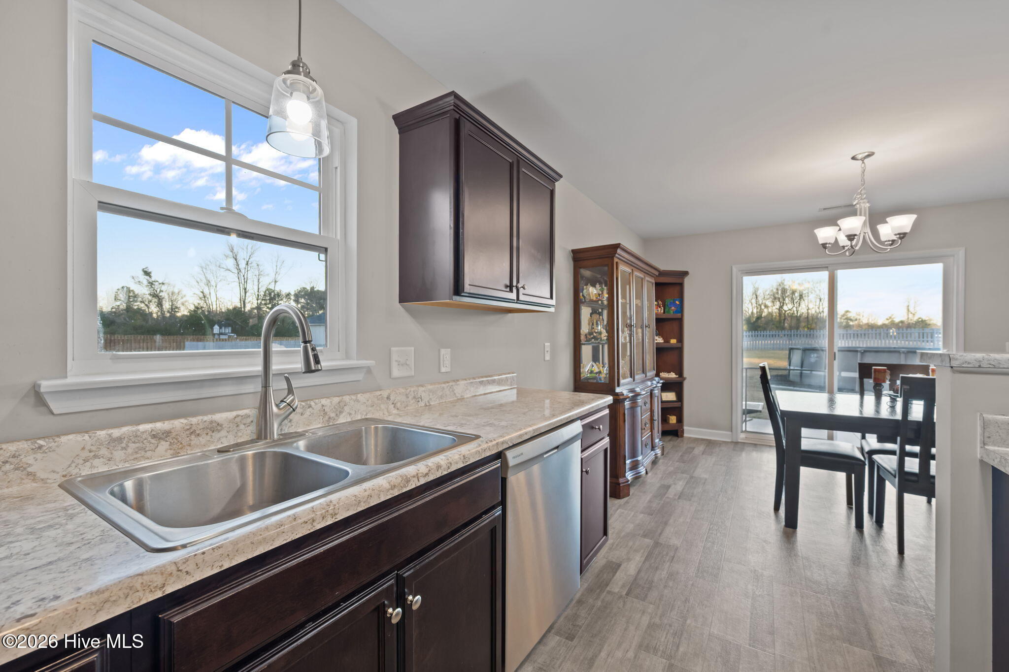 100548485 | Photo 13