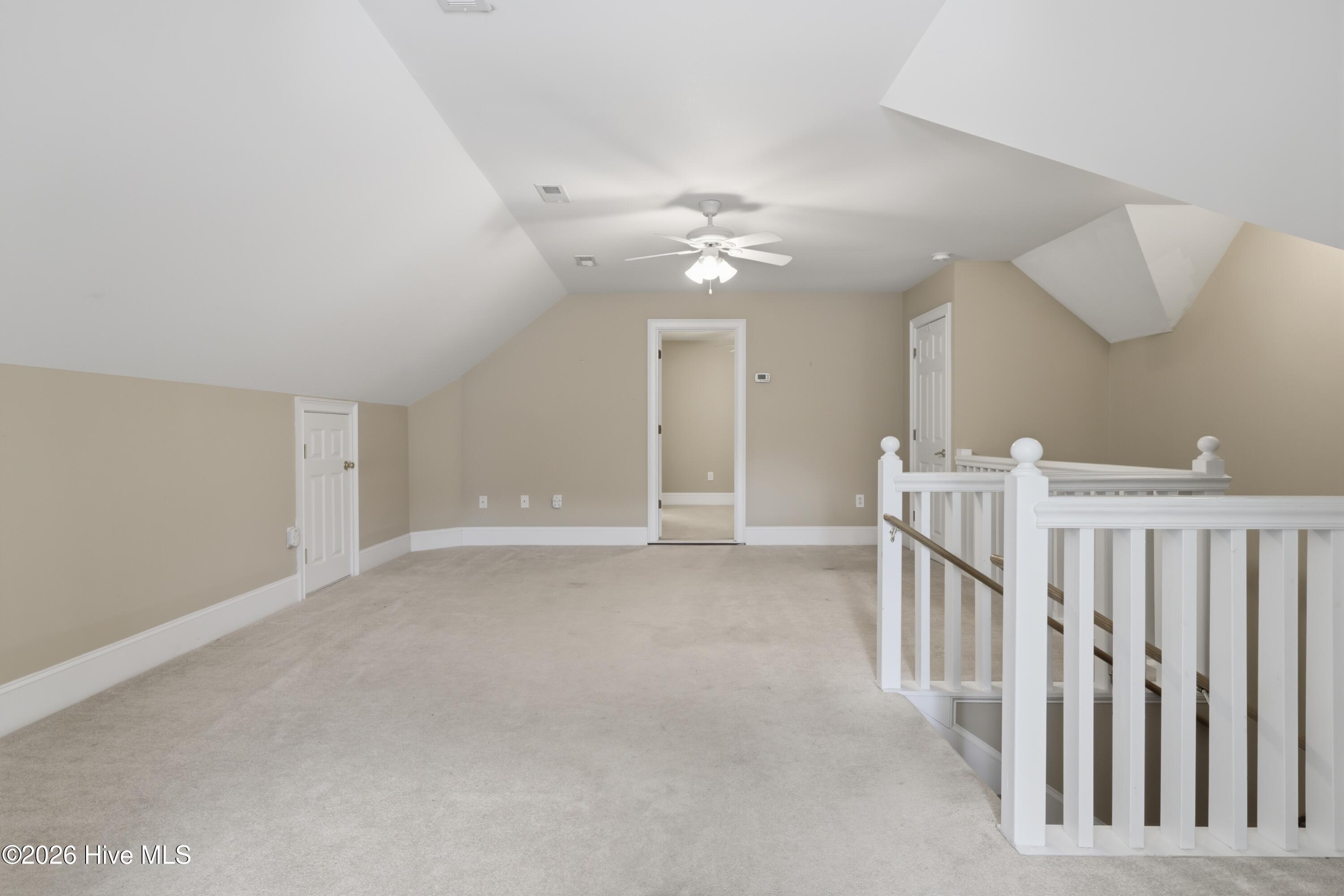 100564679 | Photo 40