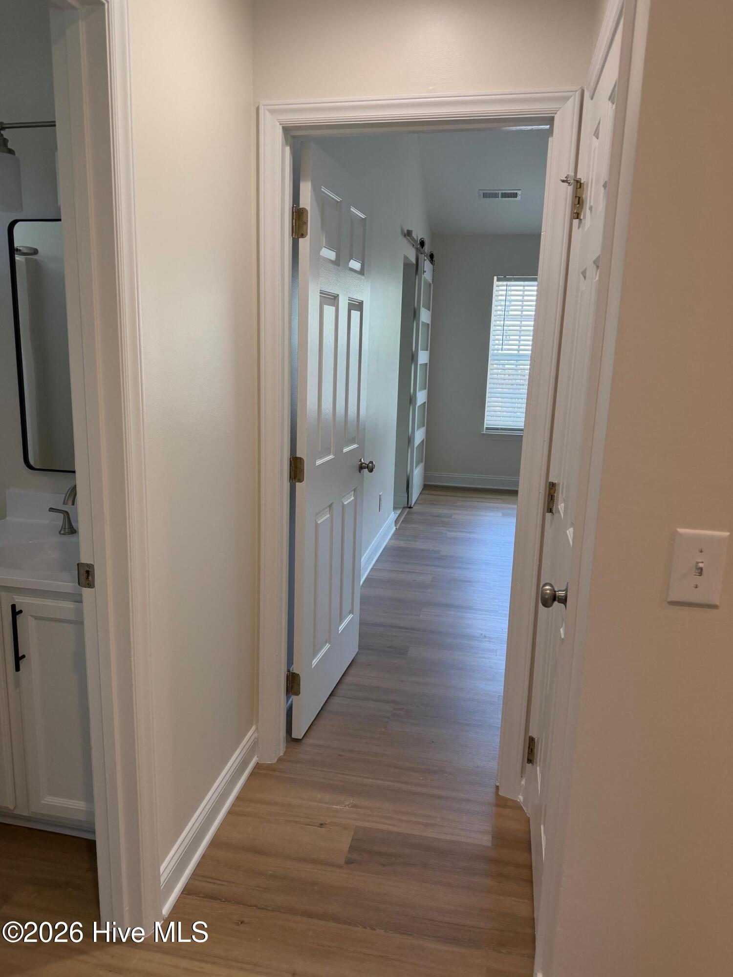 100568177 | Photo 38