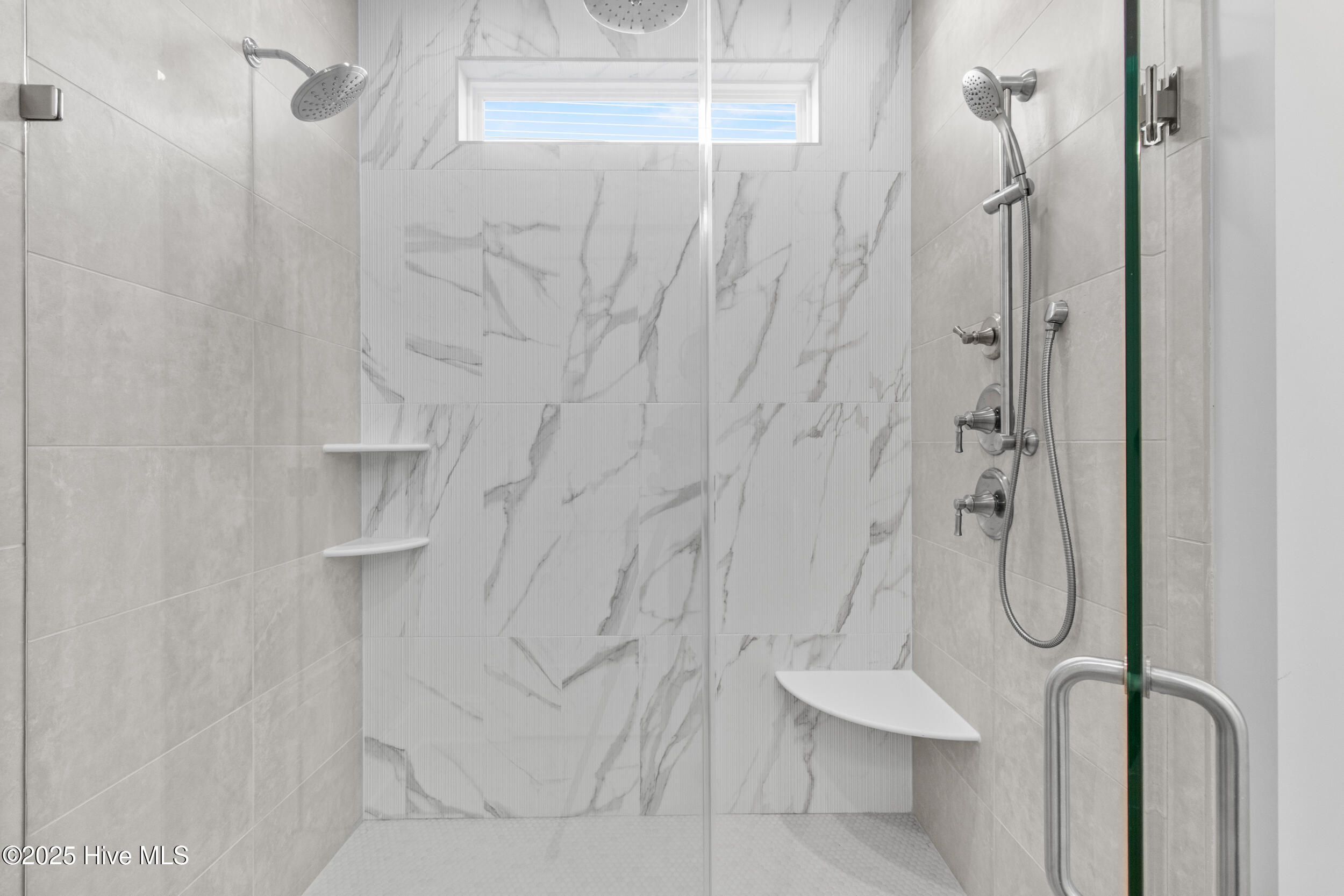 Primary standup shower