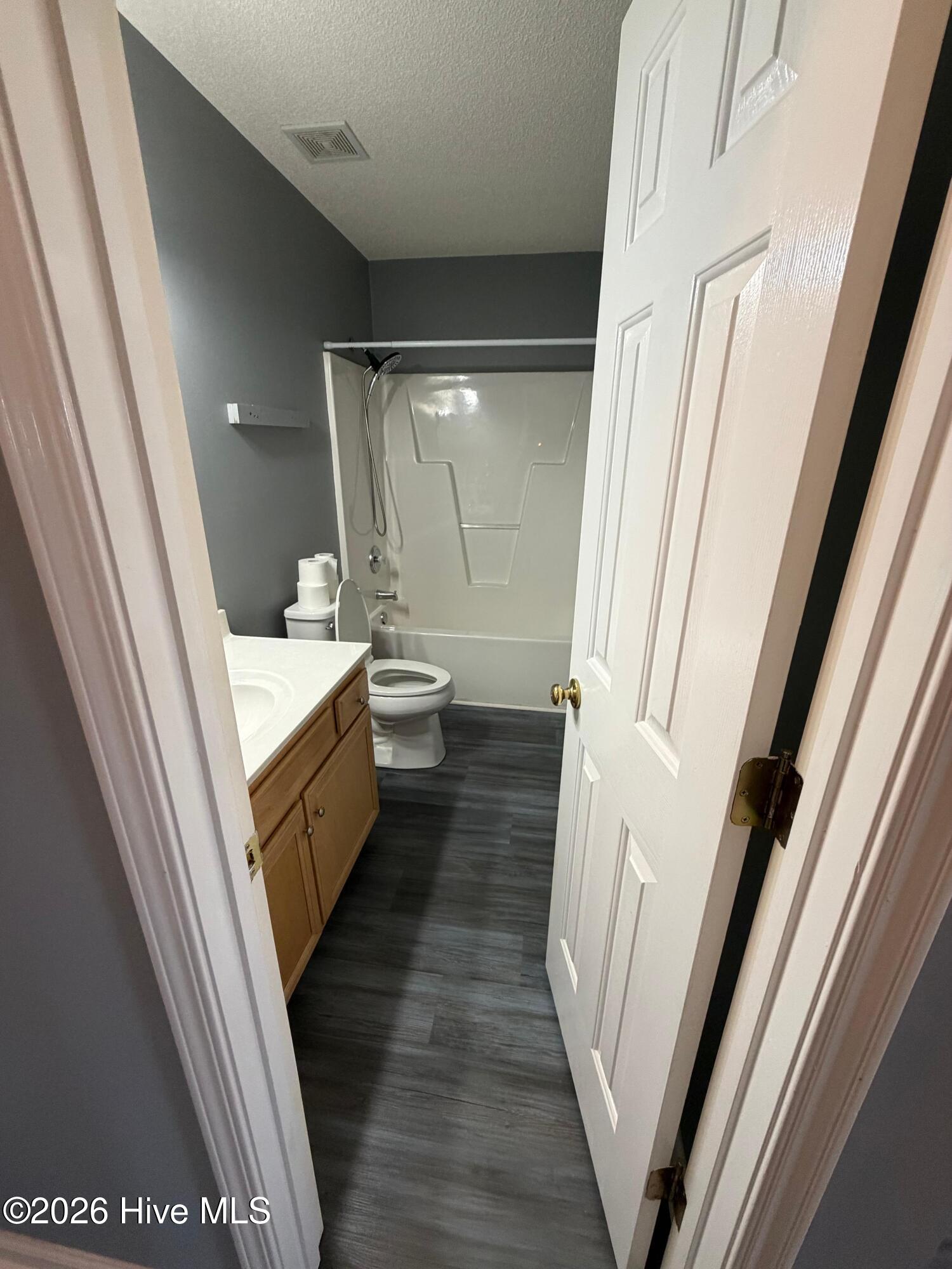 100548019 | Photo 13