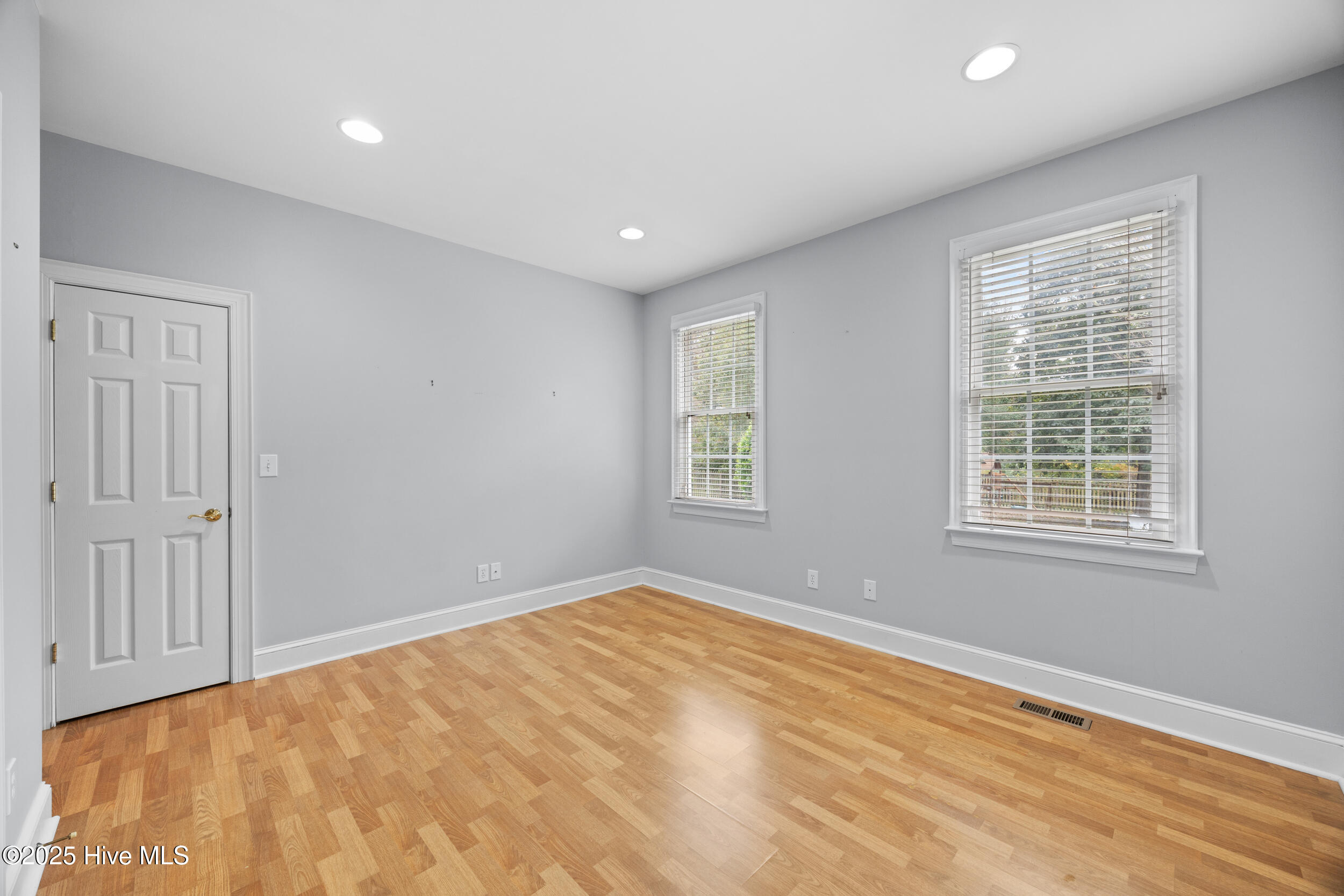 100538720 | Photo 42