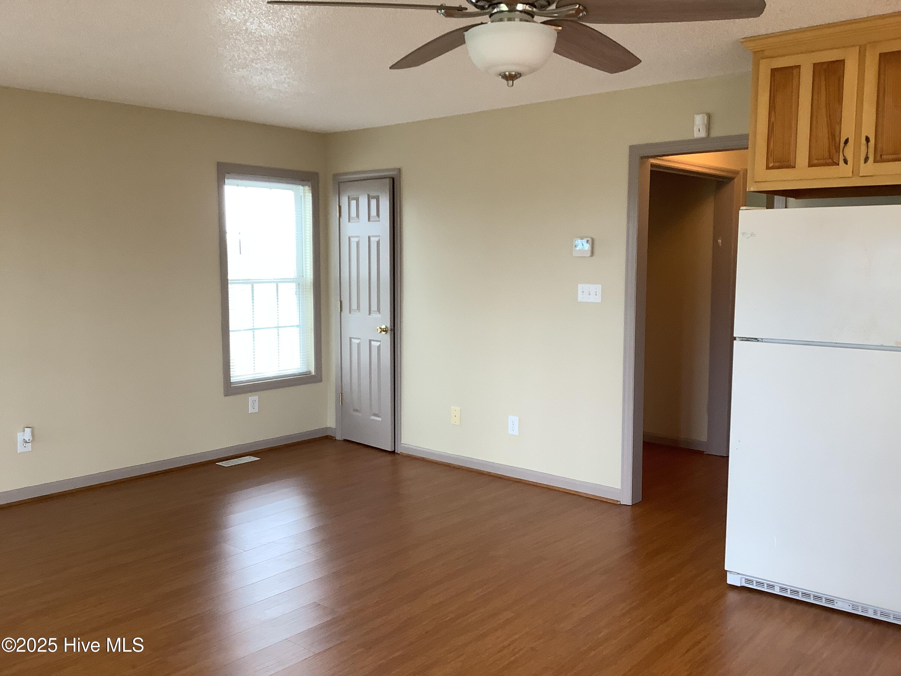 100530094 | Photo 11