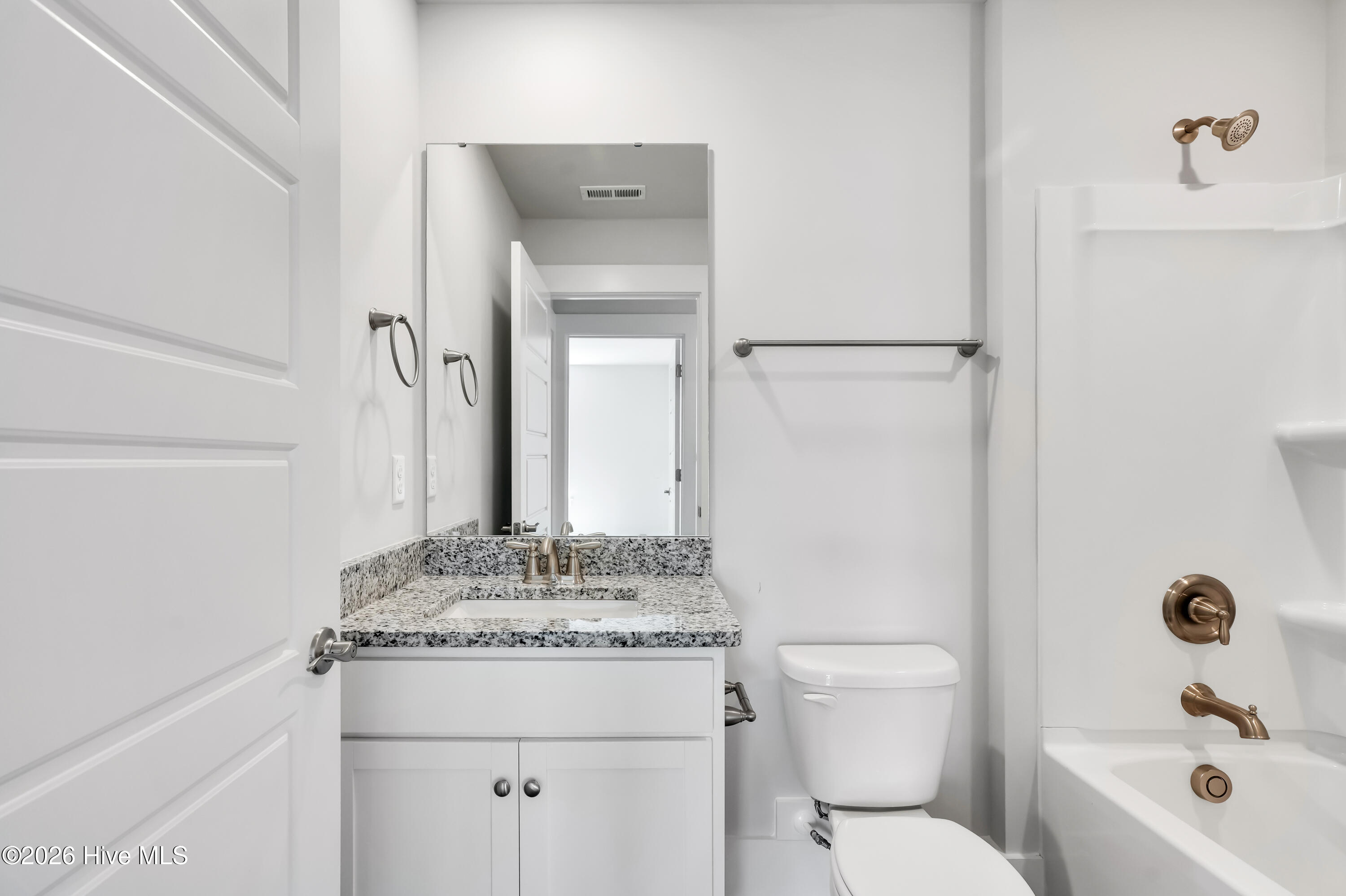 100562345 | Photo 26