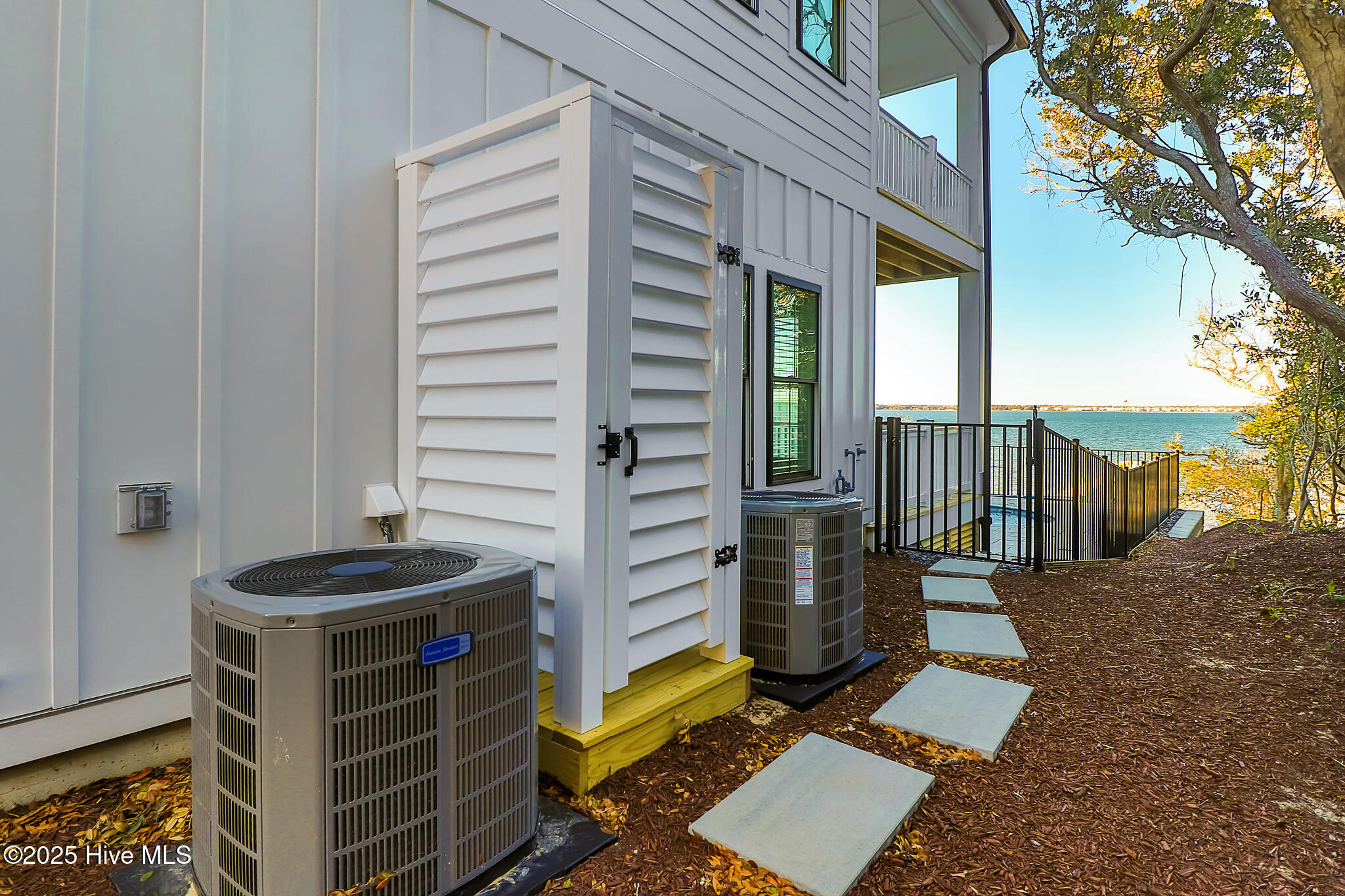 100545973 | Photo 34