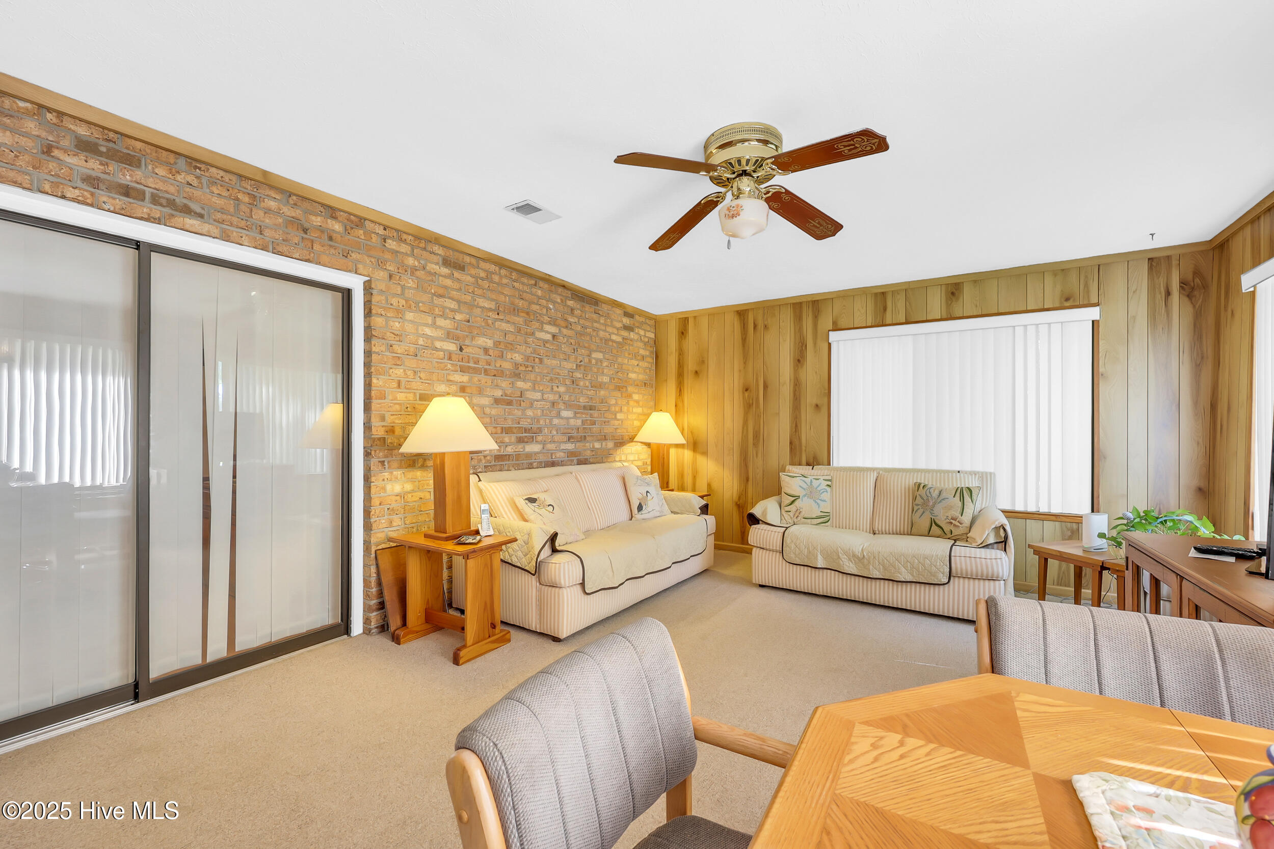 100535037 | Photo 28